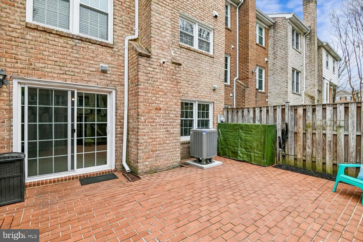 CHARING CROSS - Residential