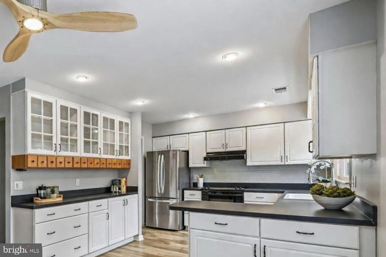 CHARING CROSS - Residential