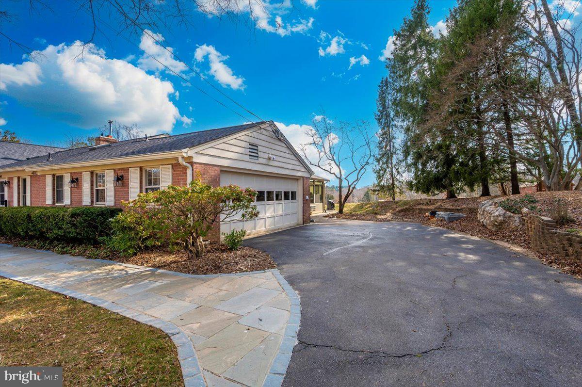 ANCIENT OAK - Residential