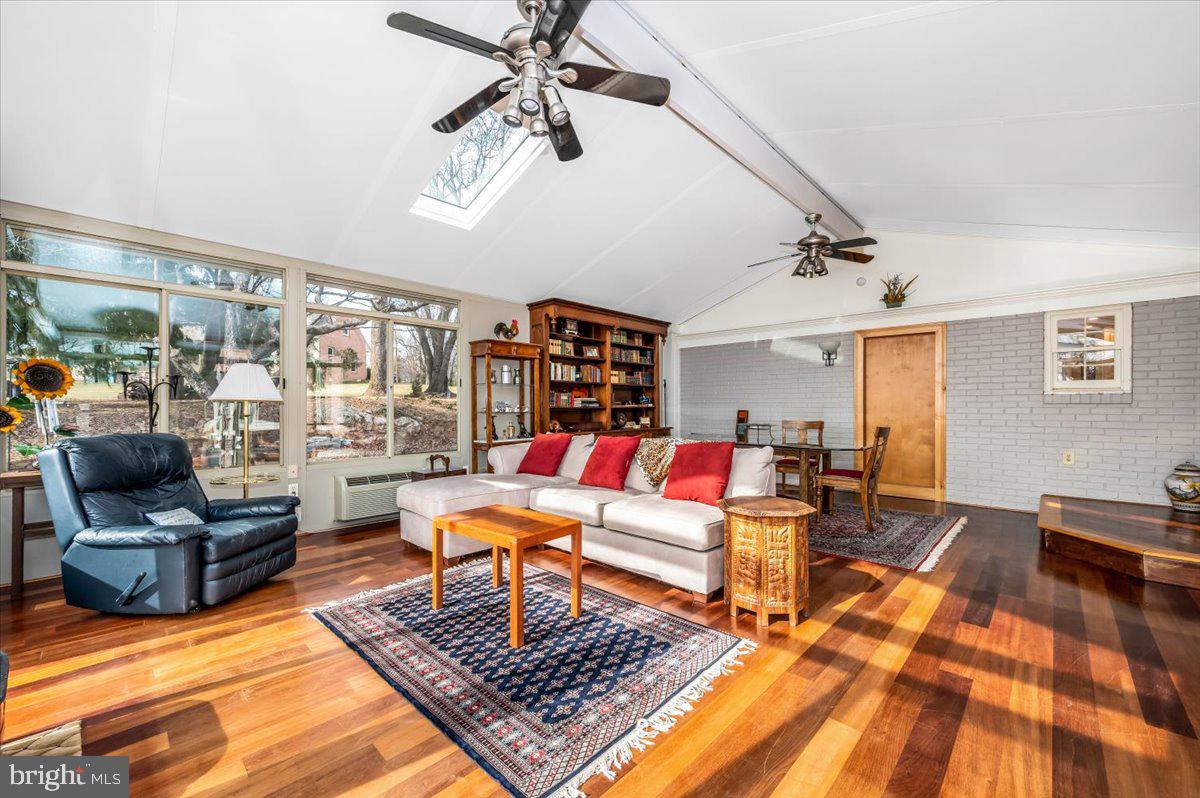 ANCIENT OAK - Residential