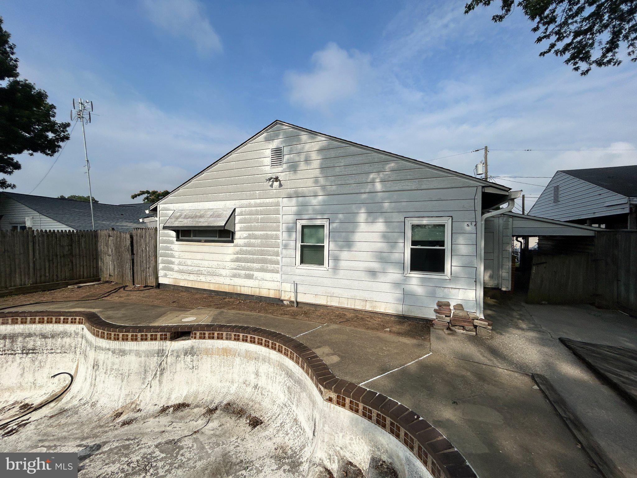 2421 SARATOGA AVENUE