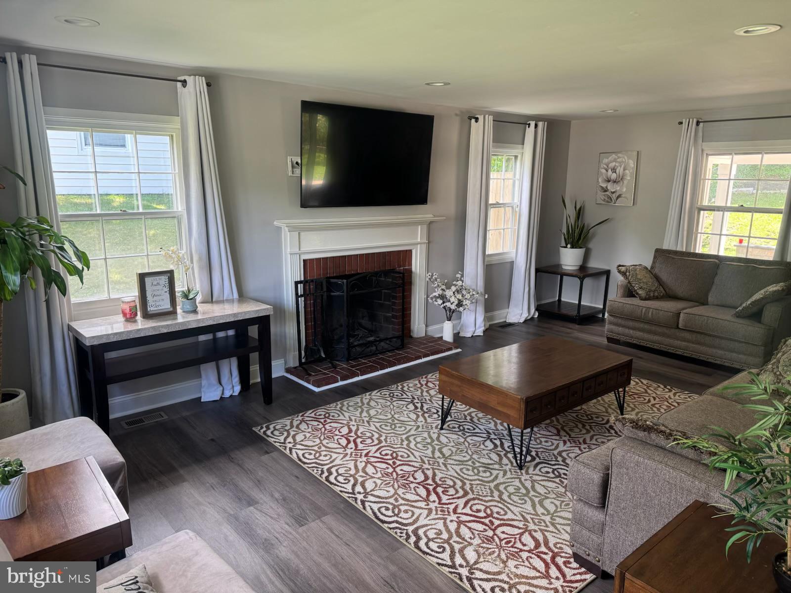 POINTER RIDGE - Residential