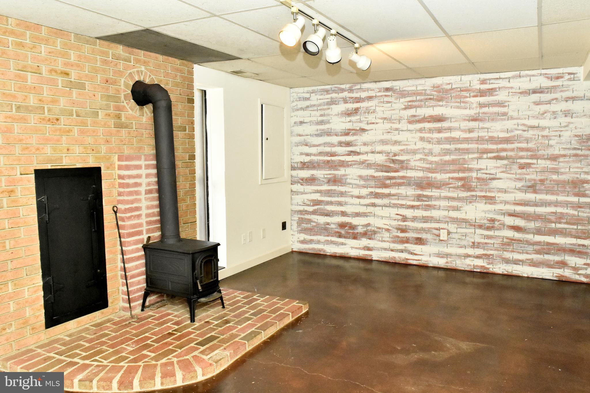 WILDE LAKE - Residential Lease