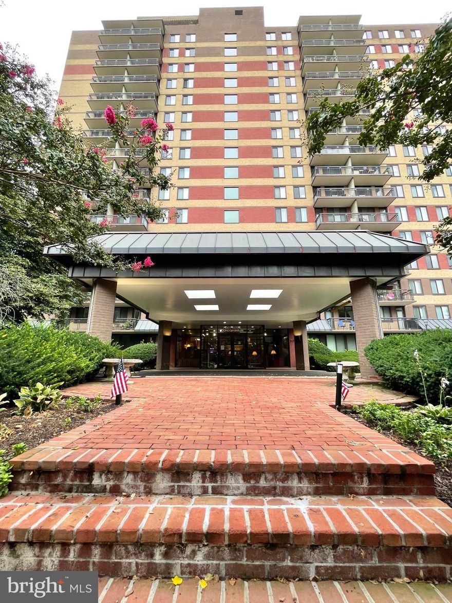 ***ALL UTILITES INCLUDED!! UPDATED KITCHEN & FLOORING!! ***** Welcome home to this updated efficiency in the heart of Old Town! Bring your pup or kitty and move right on in. Updated luxury waterproof tile though out and an open floorplan make this space perfect for cozy Old Town living. Step outside and enjoy the views from your very own private deck overlooking the lush trees and tennis courts.     Need more outdoor space?  You'll find a massive rooftop deck overlooking Potomac River w/monument views, lounge furniture, and grills for barbecuing.   Front desk Mon-Sat. Parking space included!!! Located 1 1/2 blocks to Potomac River w/parks and running trails. Great restaurants and shopping surrounding the Port Royal and only 8 blocks to Braddock METRO. Near Natl. Airport & AMAZON HQ2!!