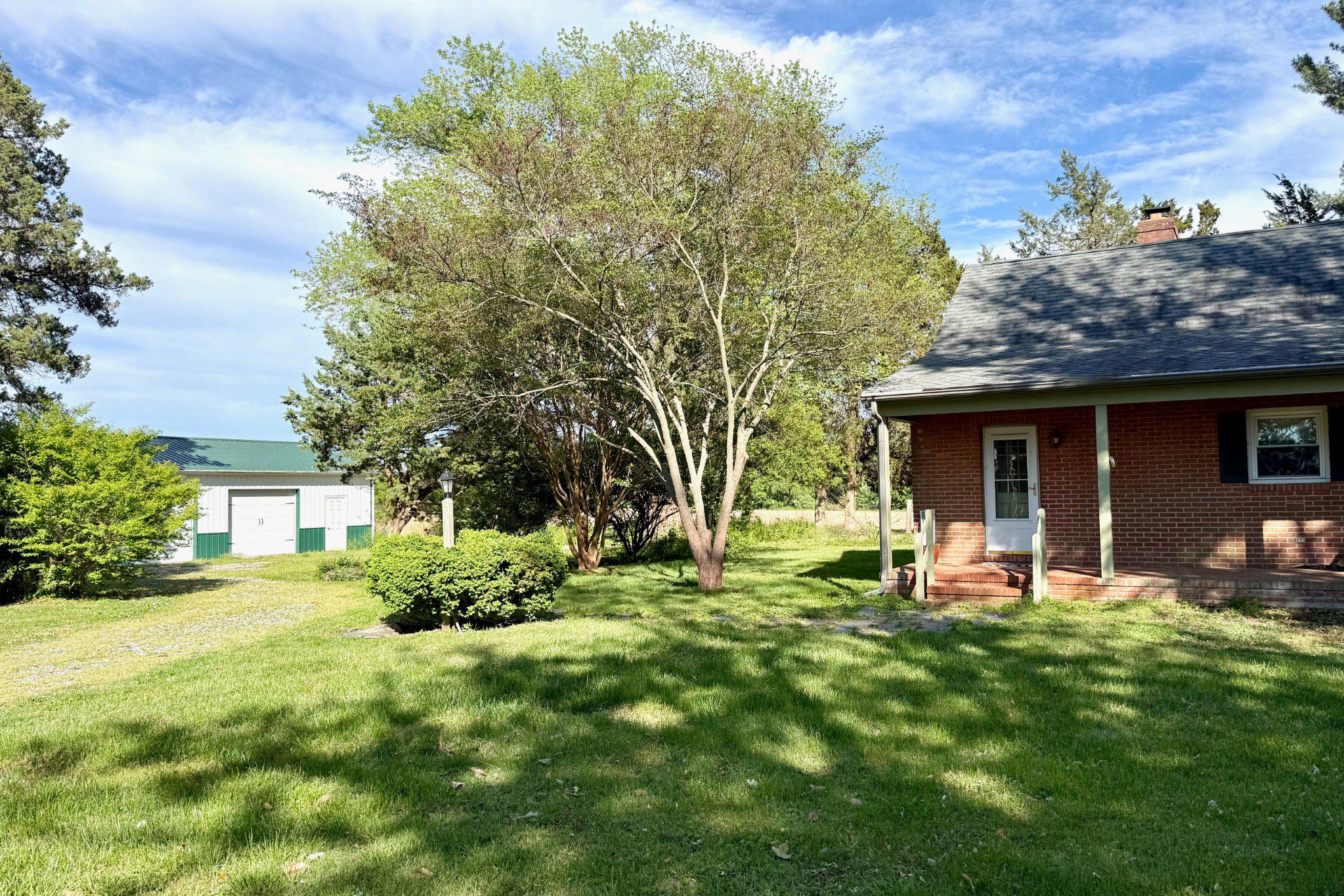BROAD NECK - Residential