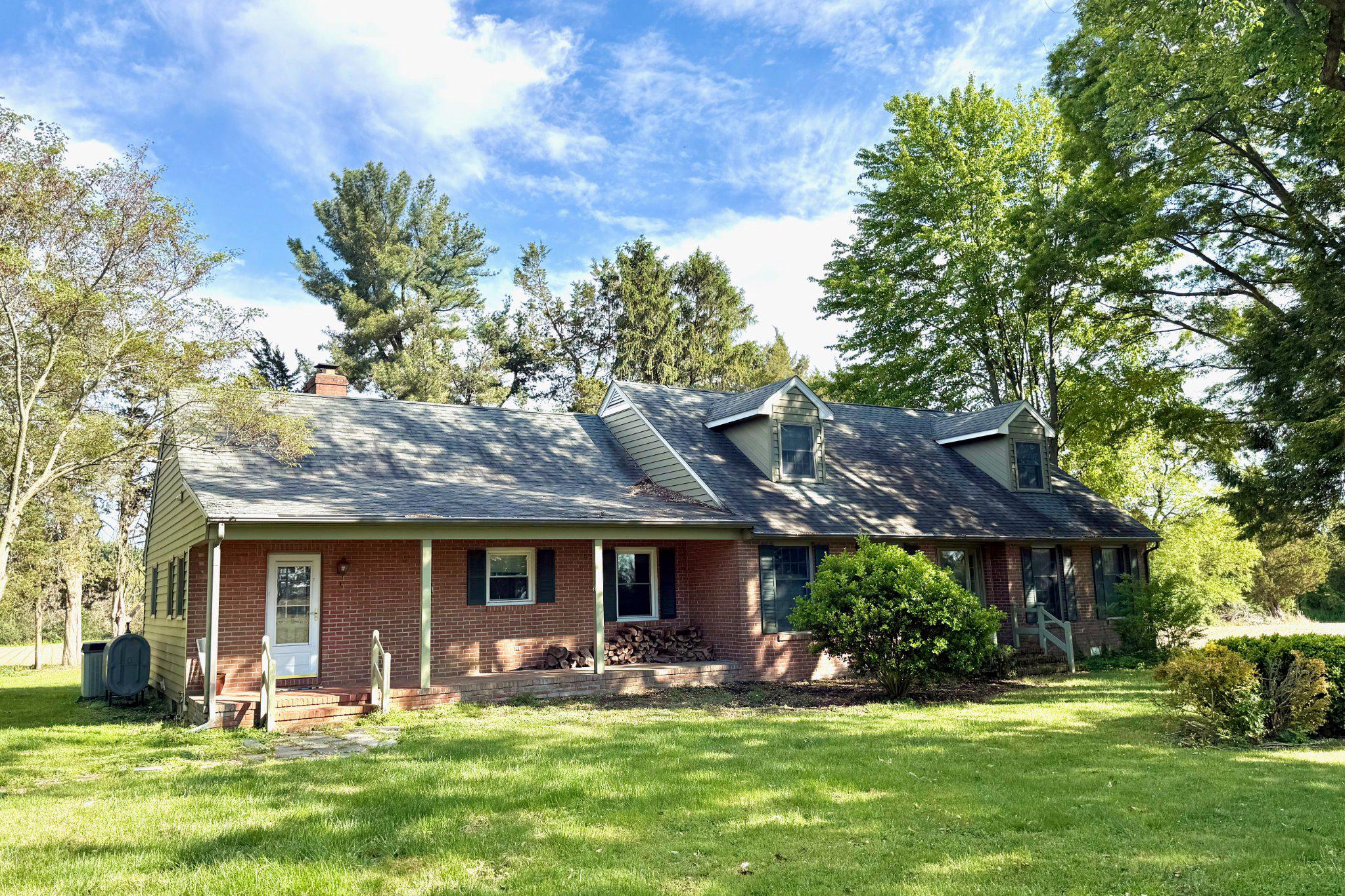 BROAD NECK - Residential