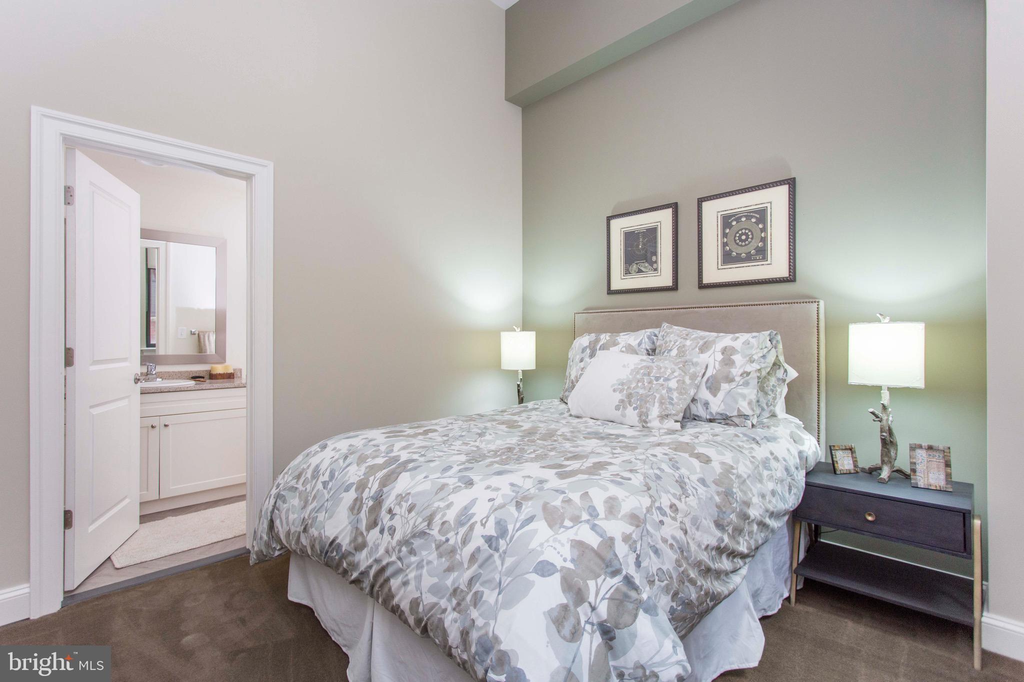 DOWNTOWN - Residential Lease