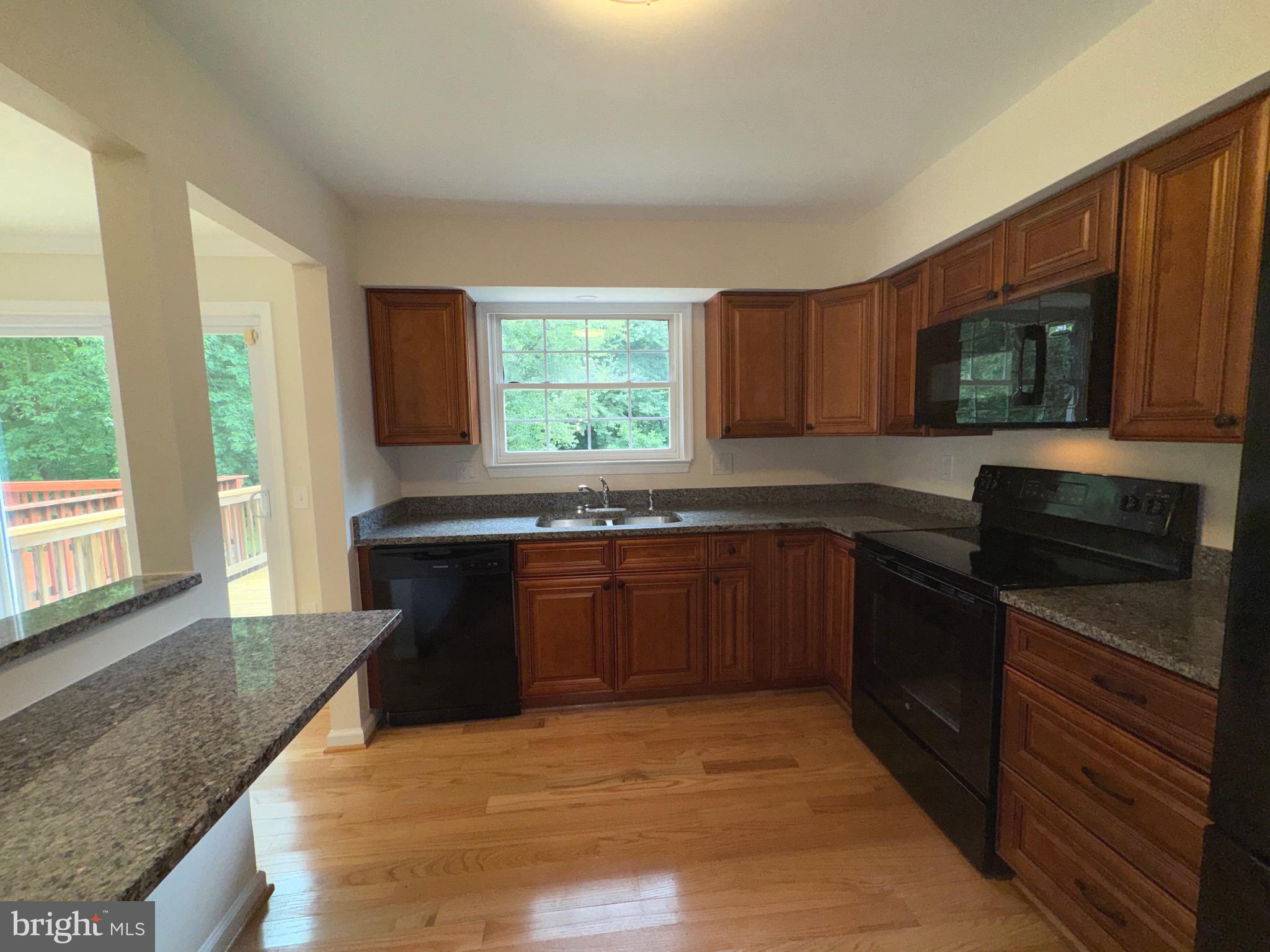 7679 SHEFFIELD VILLAGE LANE