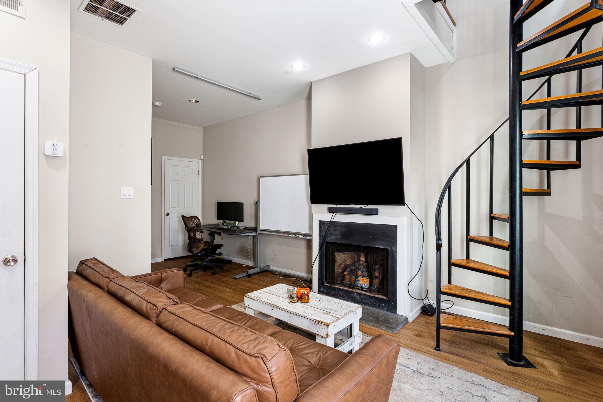 FAIRMOUNT - Residential