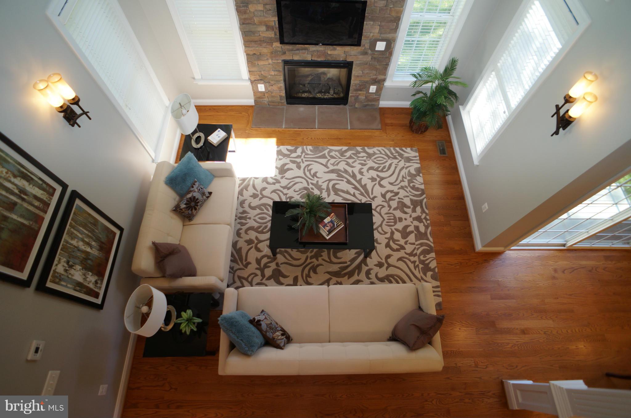 COUNTRY CLUB MANOR - Residential