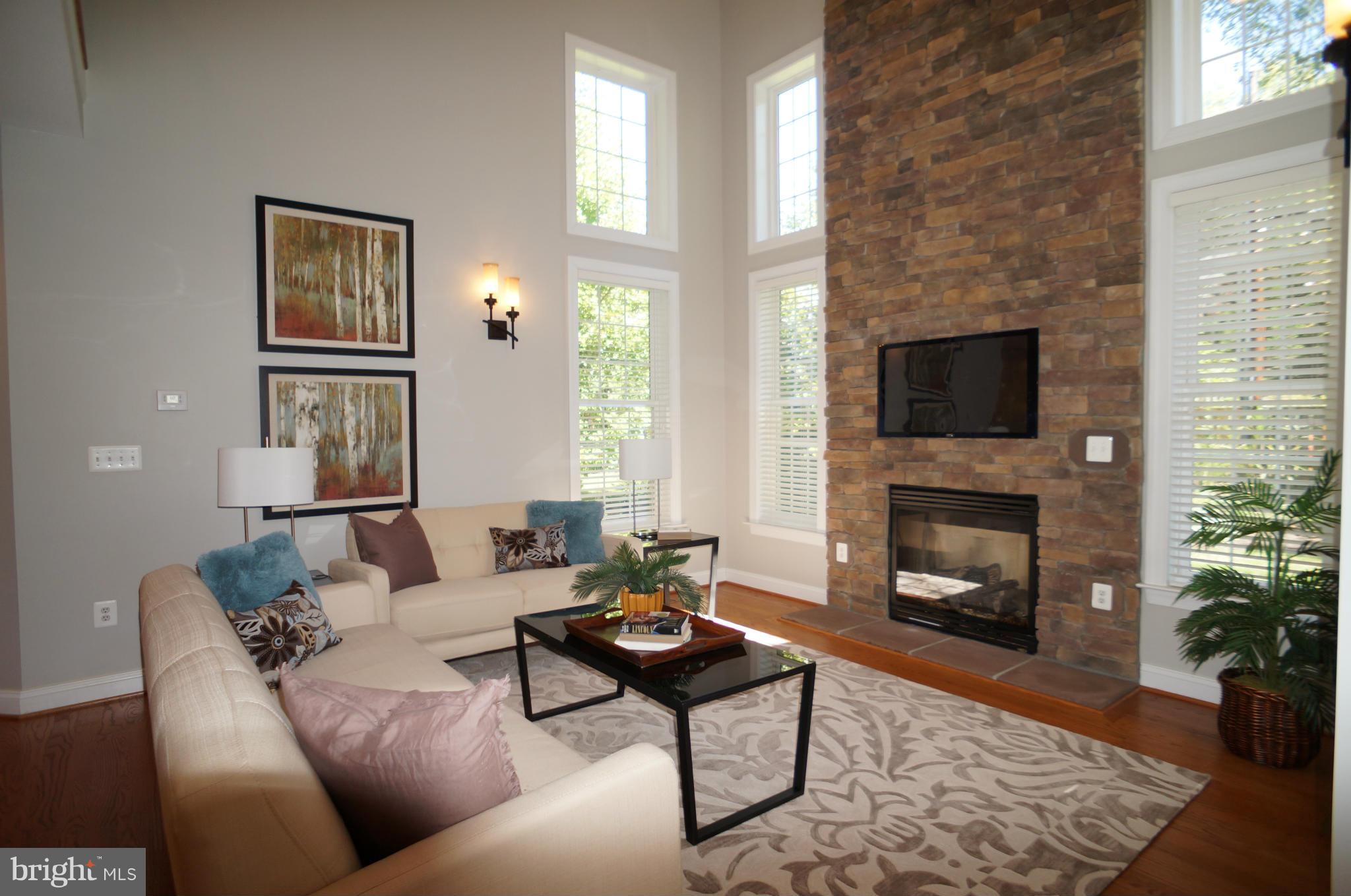 COUNTRY CLUB MANOR - Residential