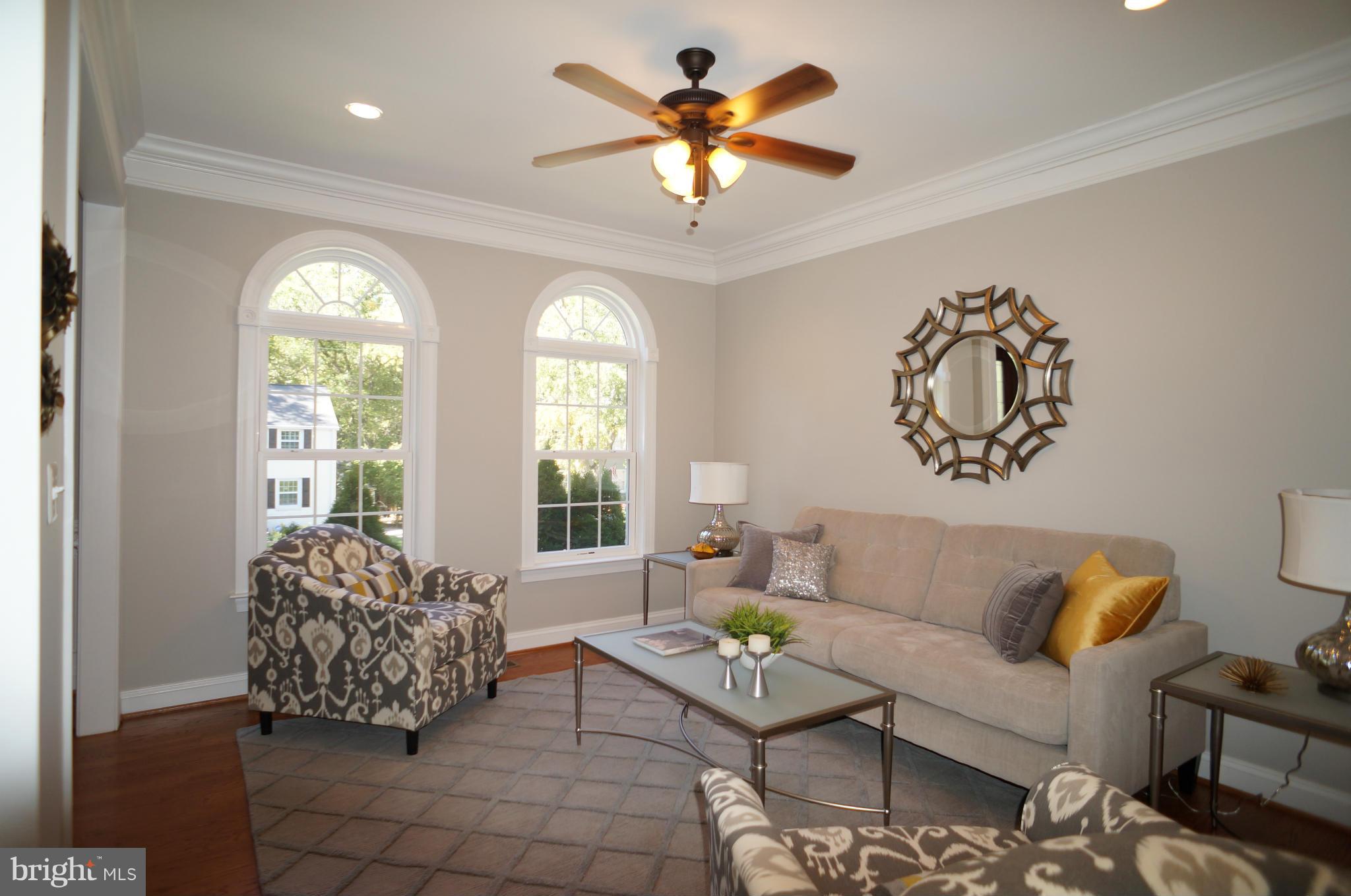 COUNTRY CLUB MANOR - Residential