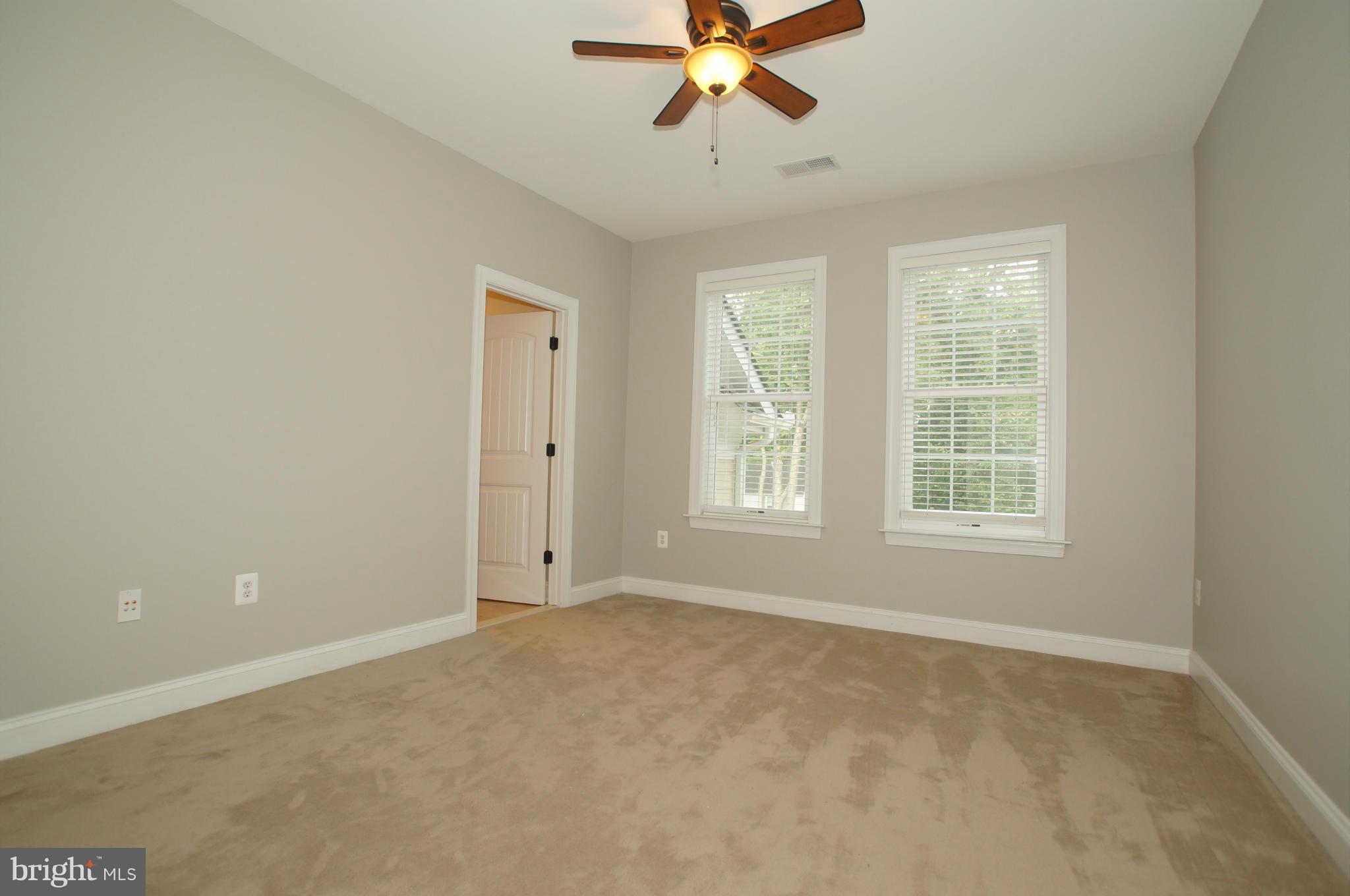 COUNTRY CLUB MANOR - Residential