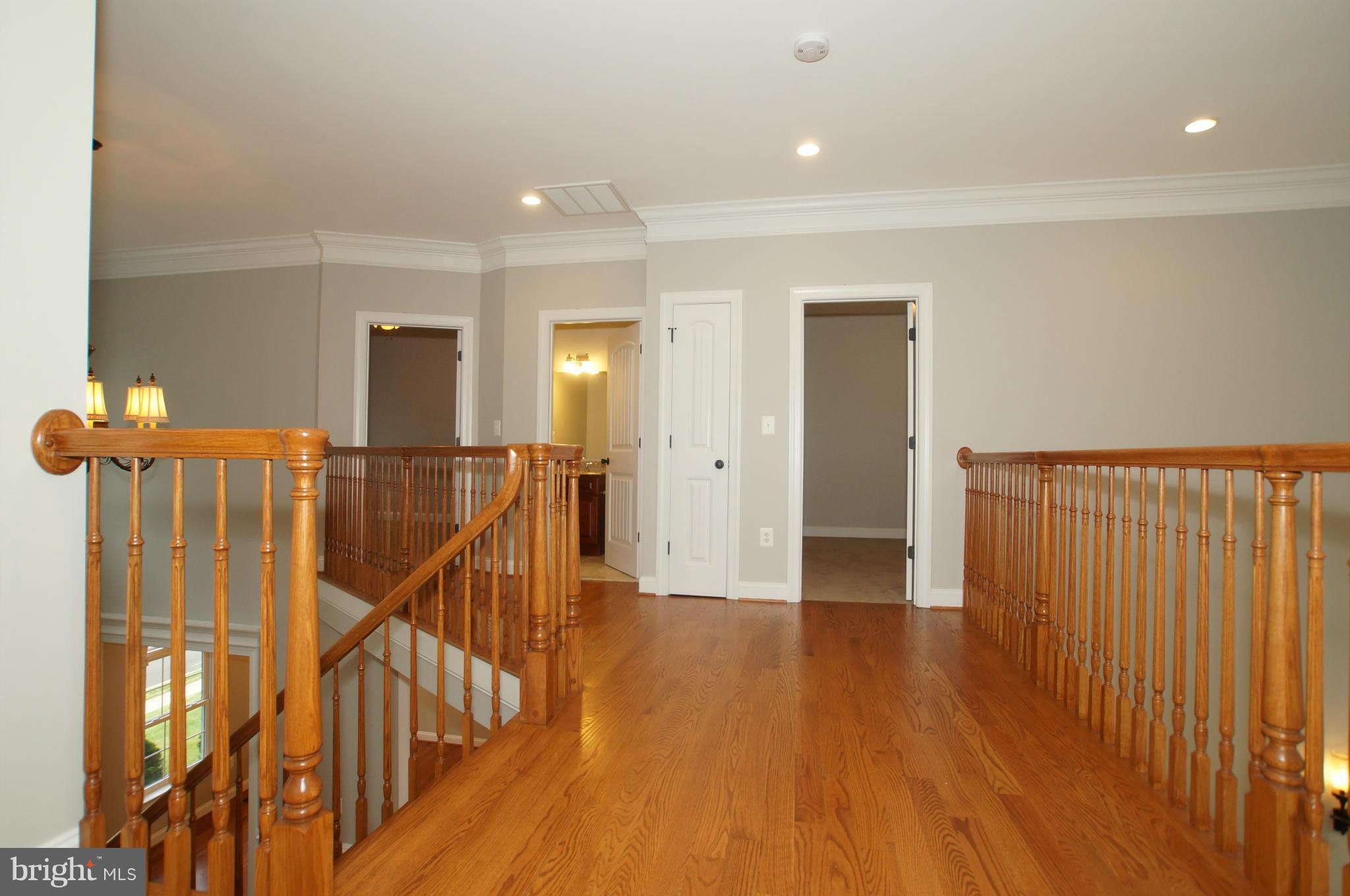 COUNTRY CLUB MANOR - Residential