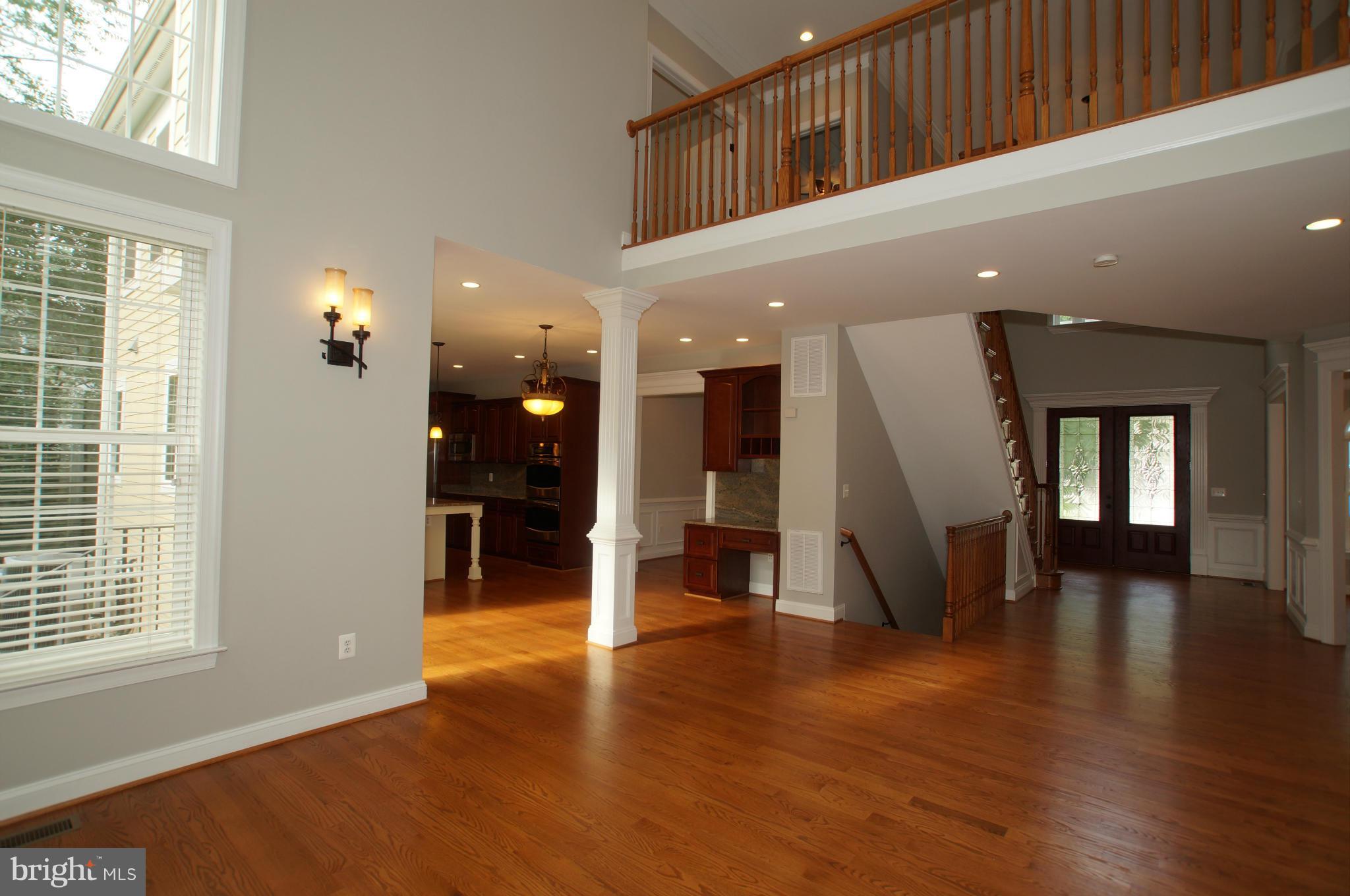 COUNTRY CLUB MANOR - Residential