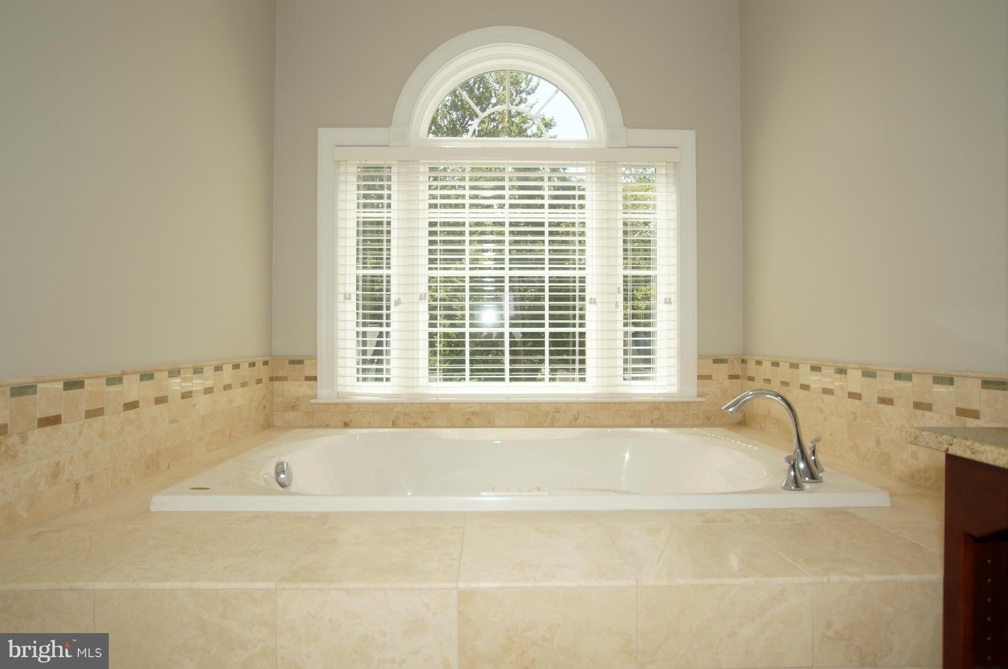 COUNTRY CLUB MANOR - Residential