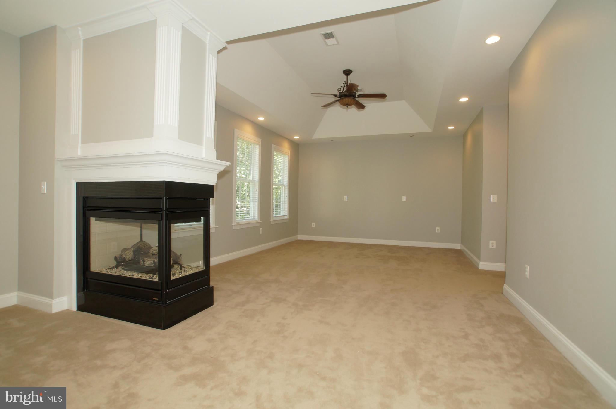 COUNTRY CLUB MANOR - Residential