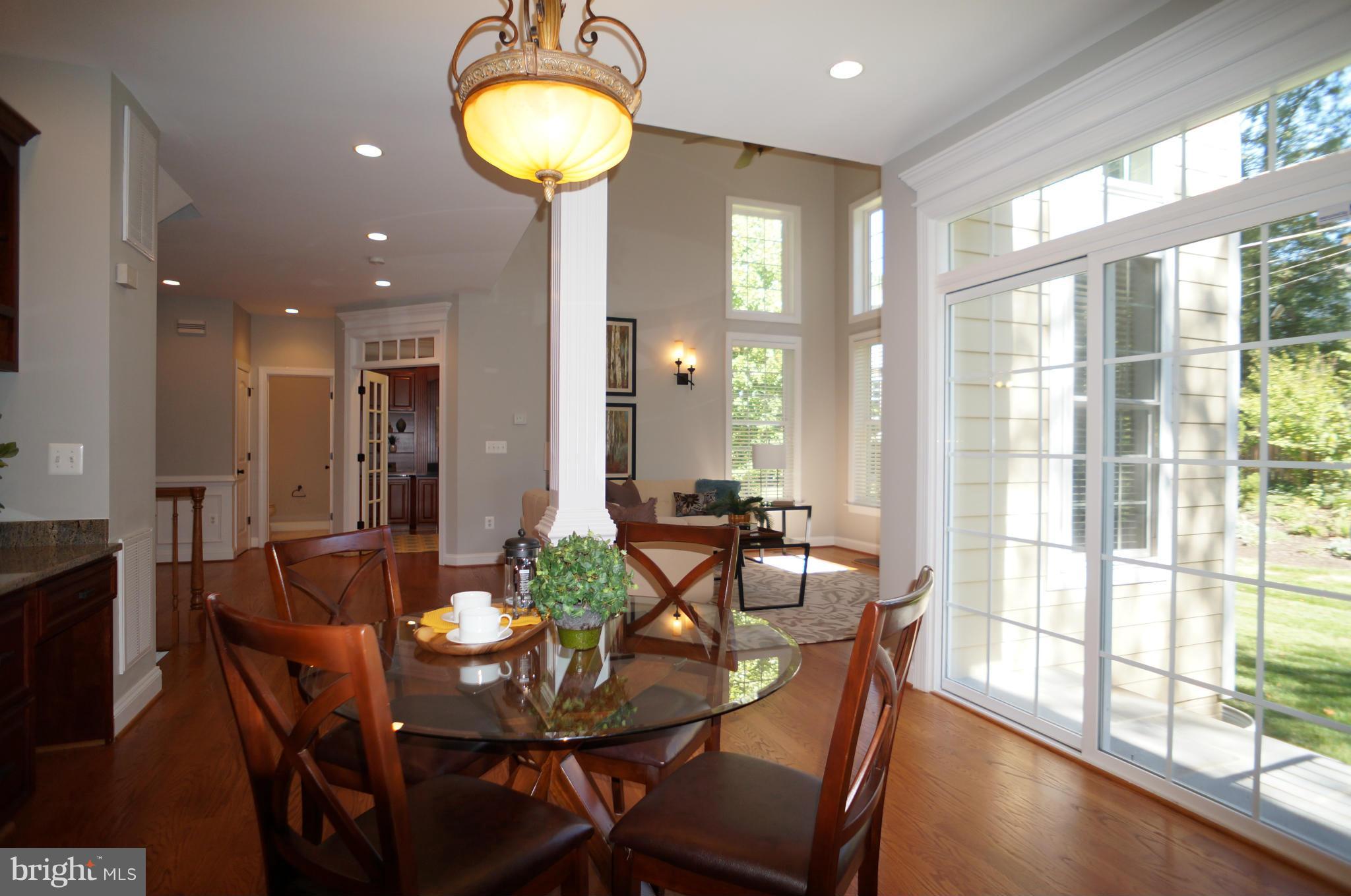 COUNTRY CLUB MANOR - Residential