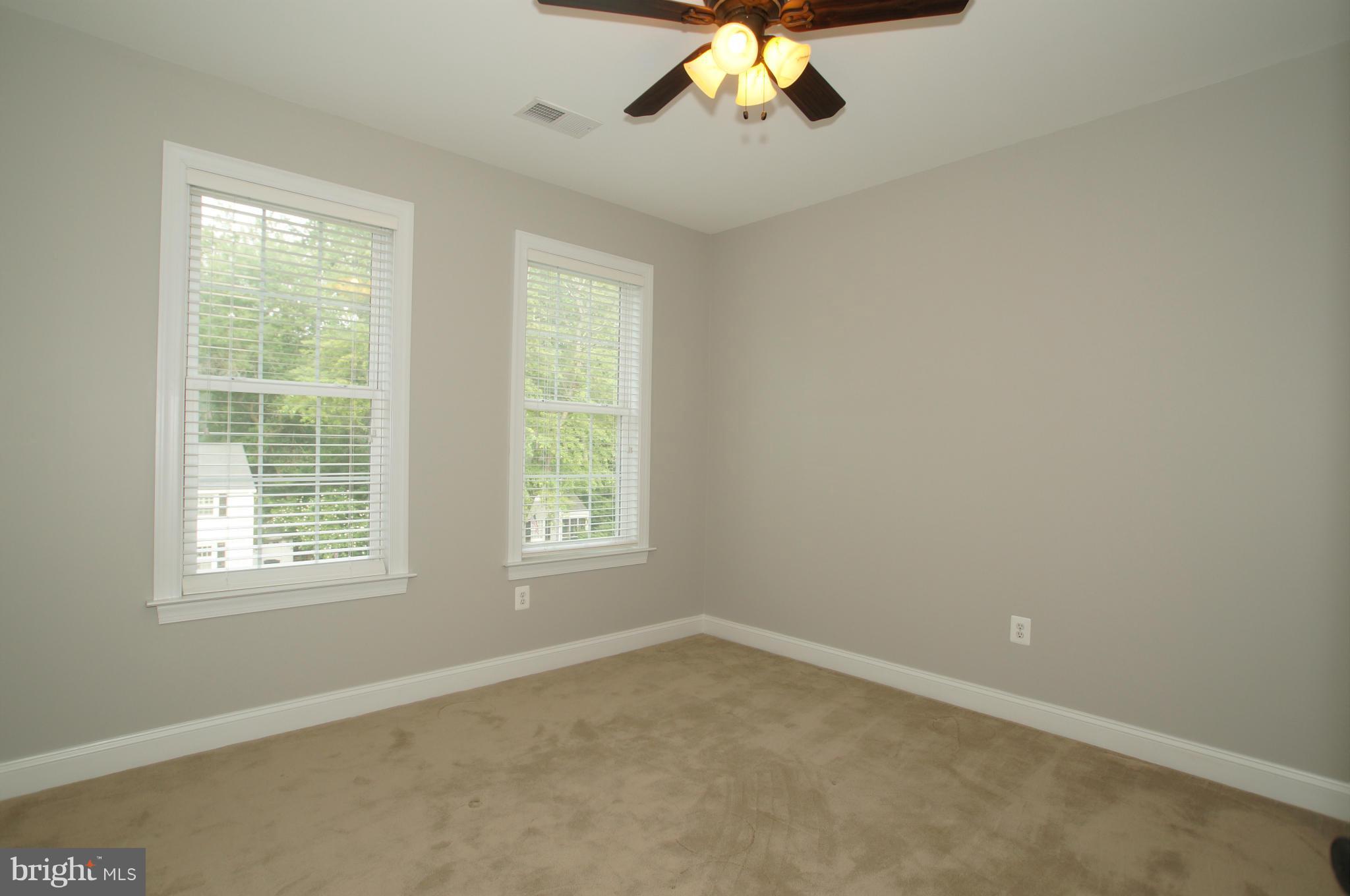 COUNTRY CLUB MANOR - Residential