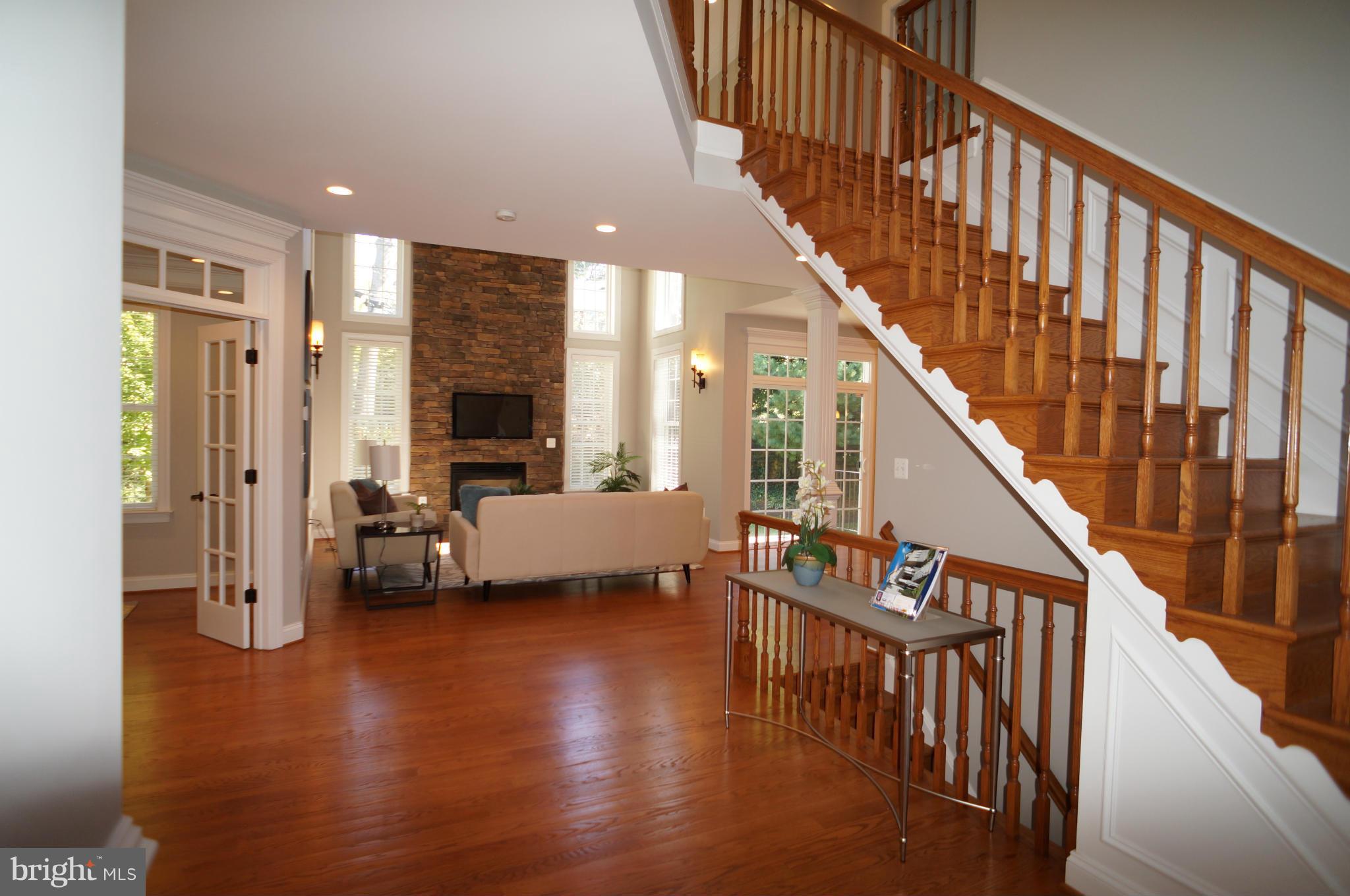 COUNTRY CLUB MANOR - Residential