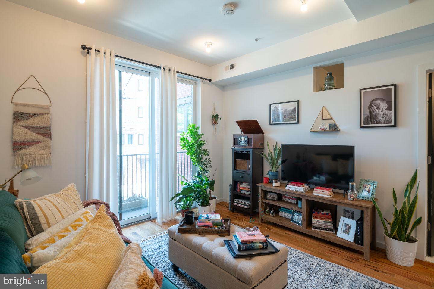 FISHTOWN - Commercial Sale