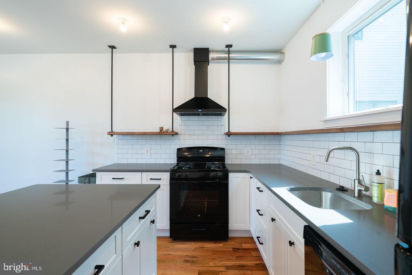 FISHTOWN - Commercial Sale