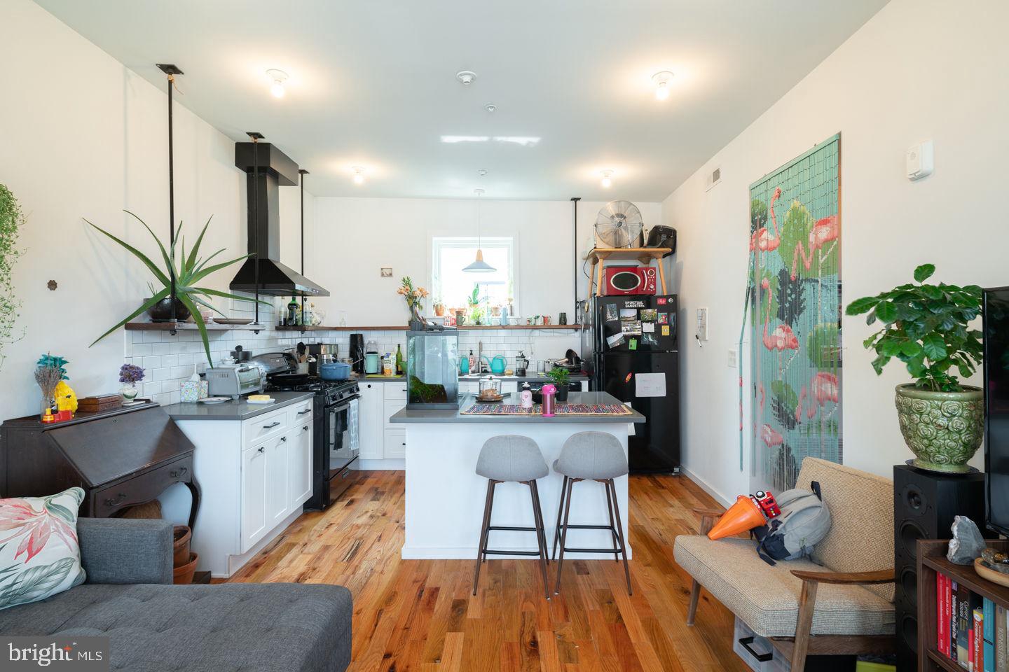 FISHTOWN - Commercial Sale