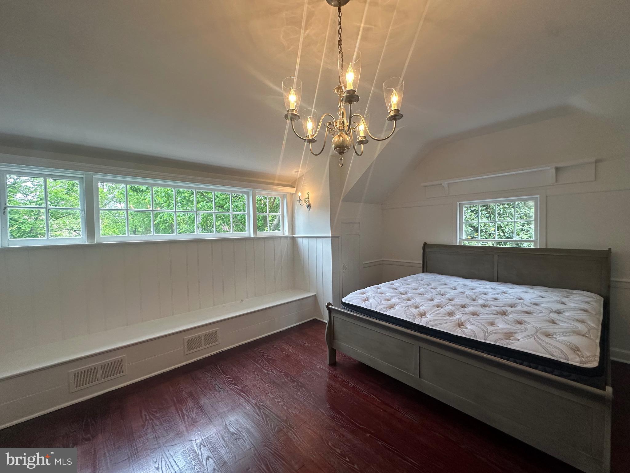 WILTON WOODS - Residential