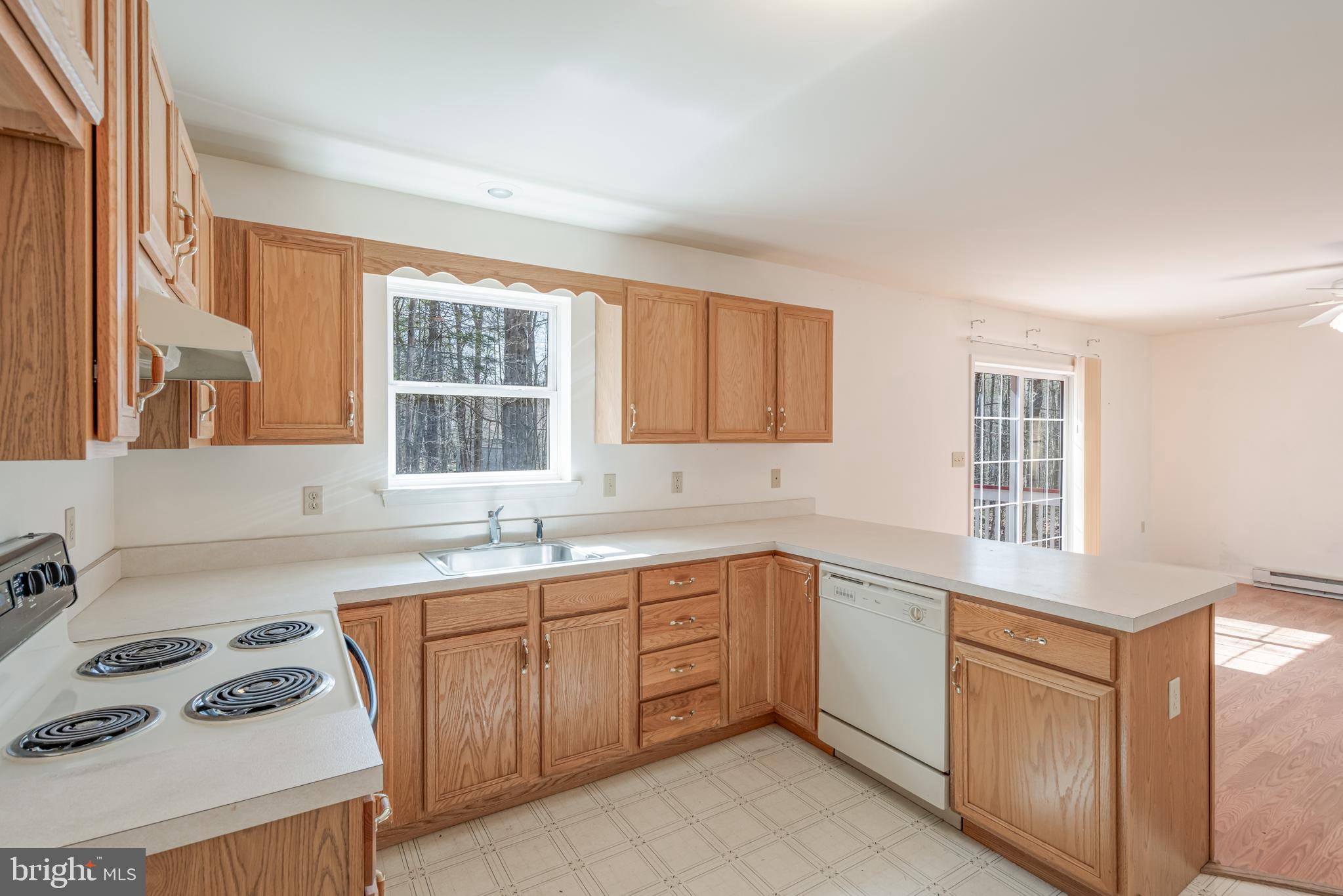 ARROWHEAD  LAKES - Residential