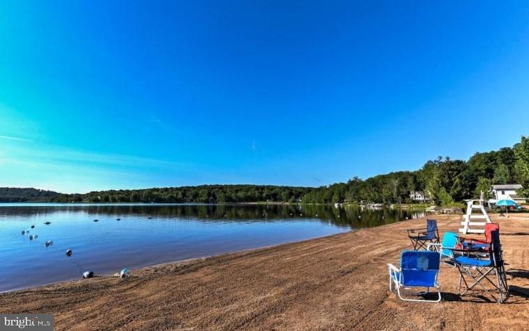 ARROWHEAD  LAKES - Residential