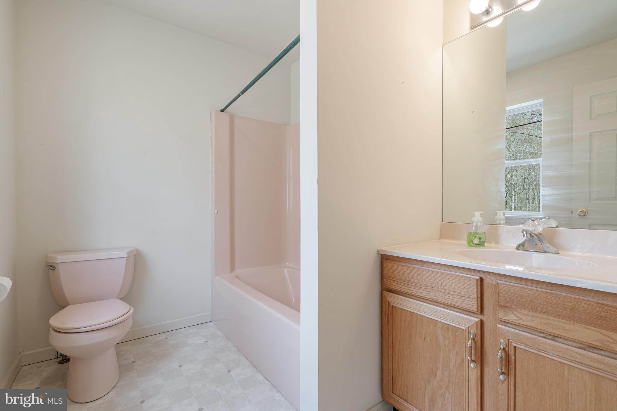 ARROWHEAD  LAKES - Residential