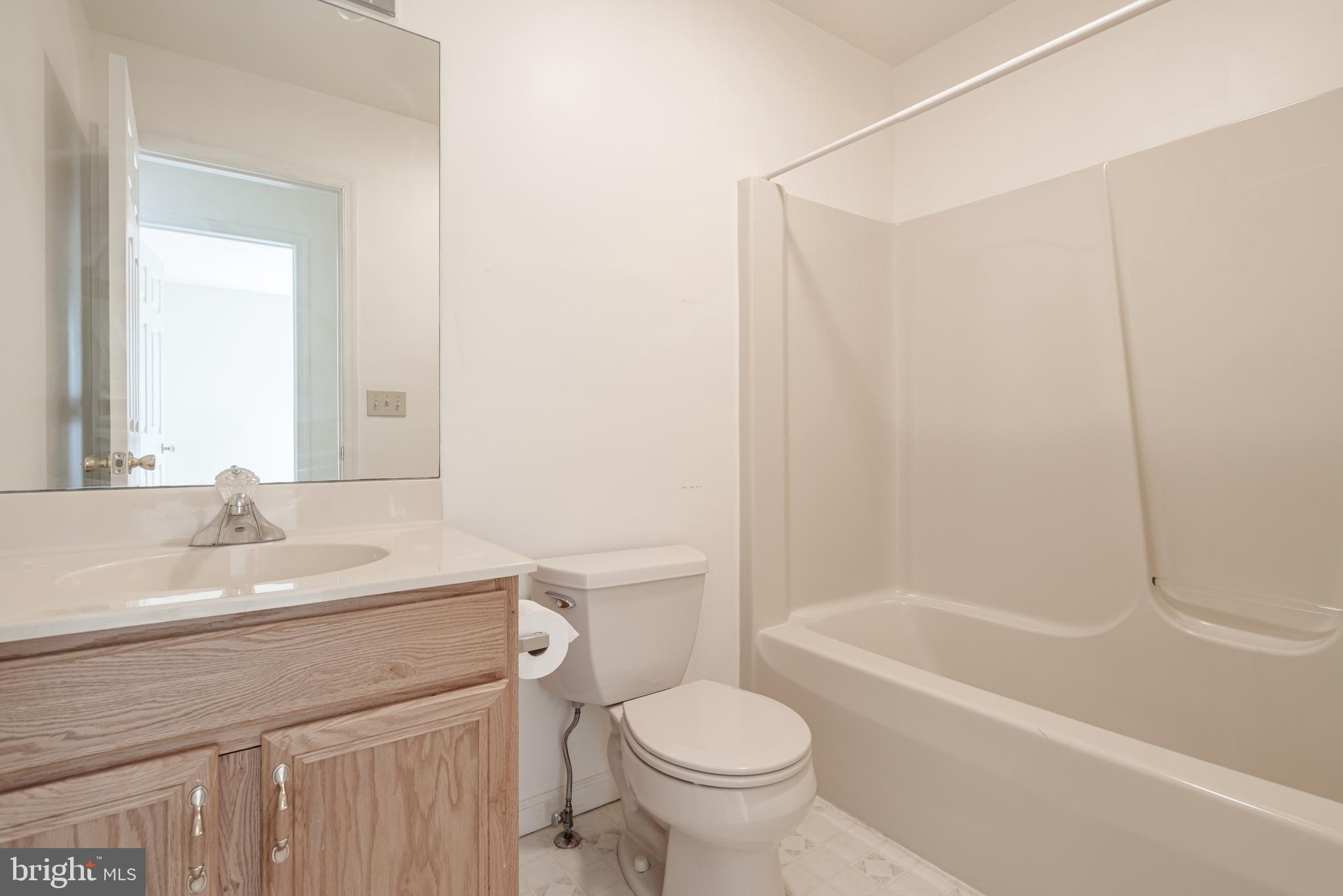 ARROWHEAD  LAKES - Residential