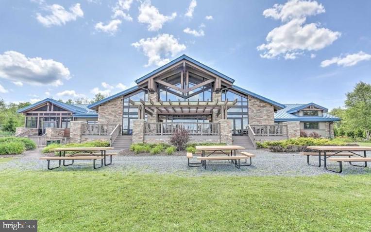 ARROWHEAD  LAKES - Residential