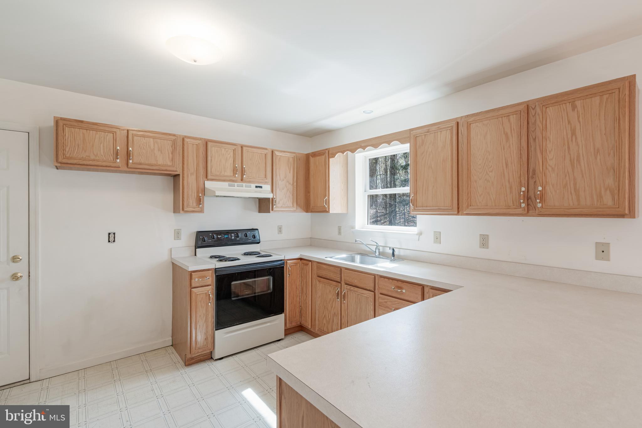 ARROWHEAD  LAKES - Residential