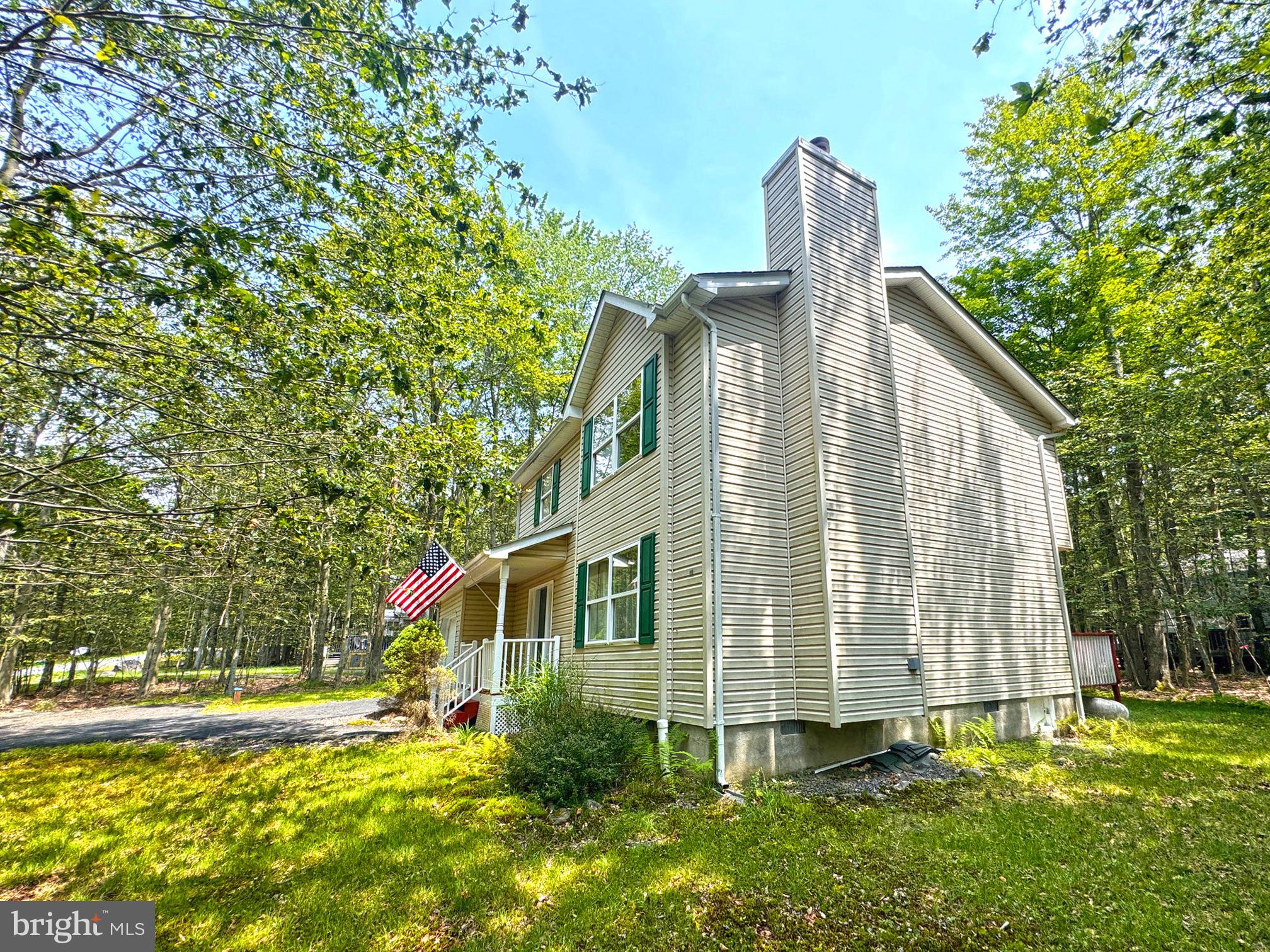 ARROWHEAD  LAKES - Residential