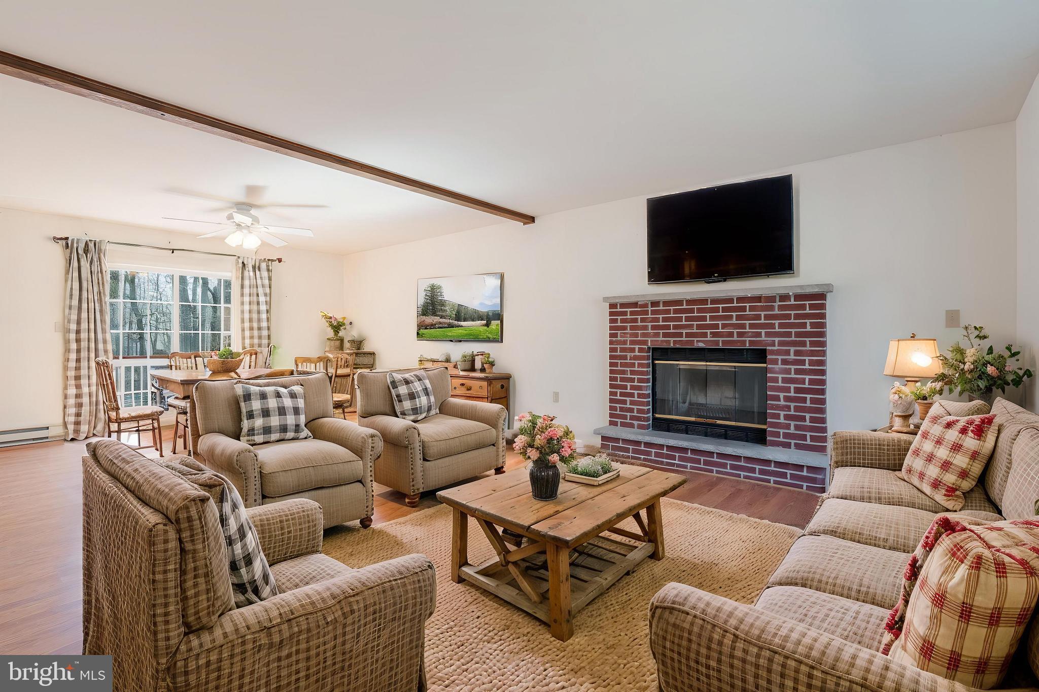 ARROWHEAD  LAKES - Residential