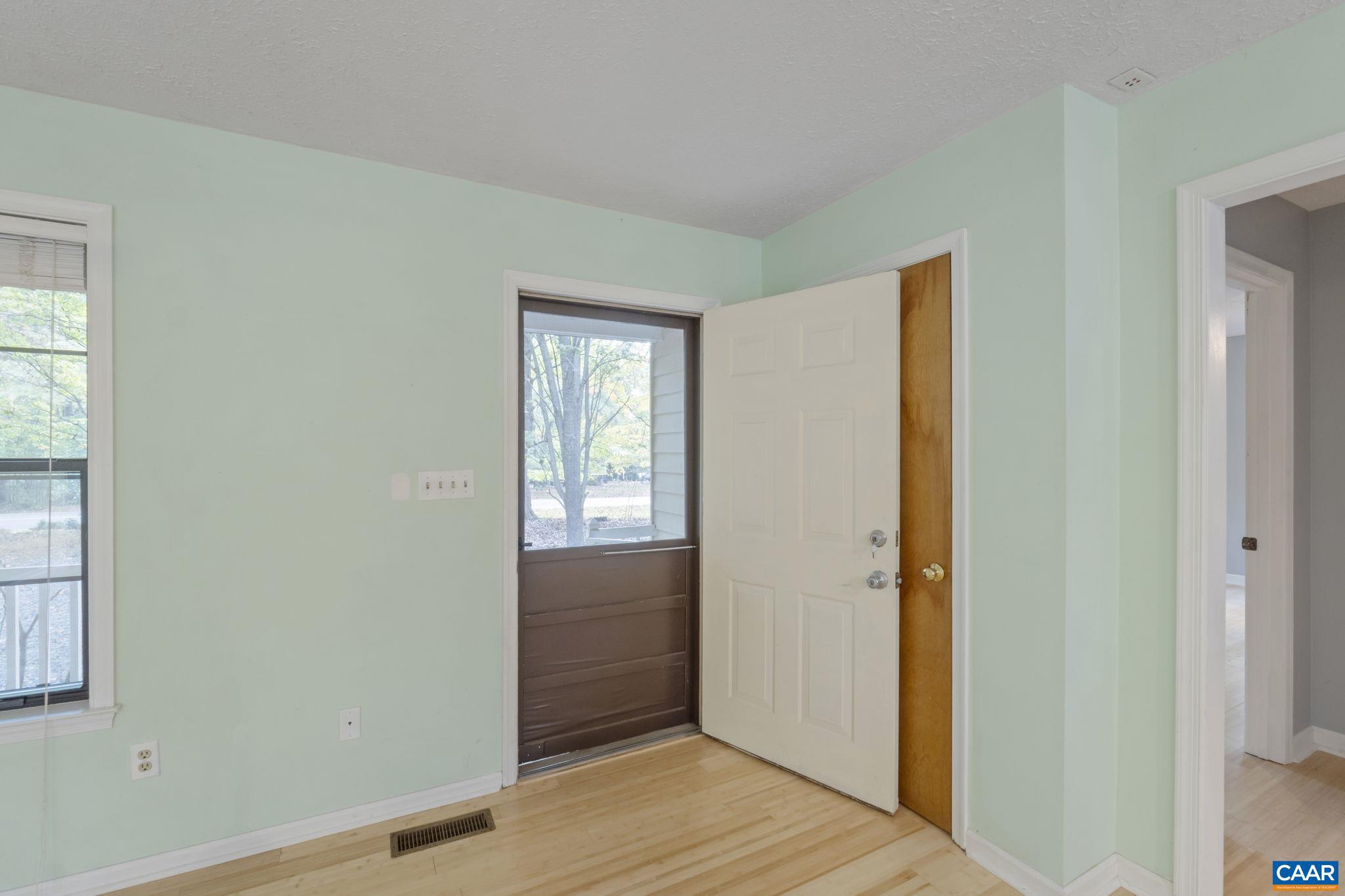 LAKE MONTICELLO - Residential