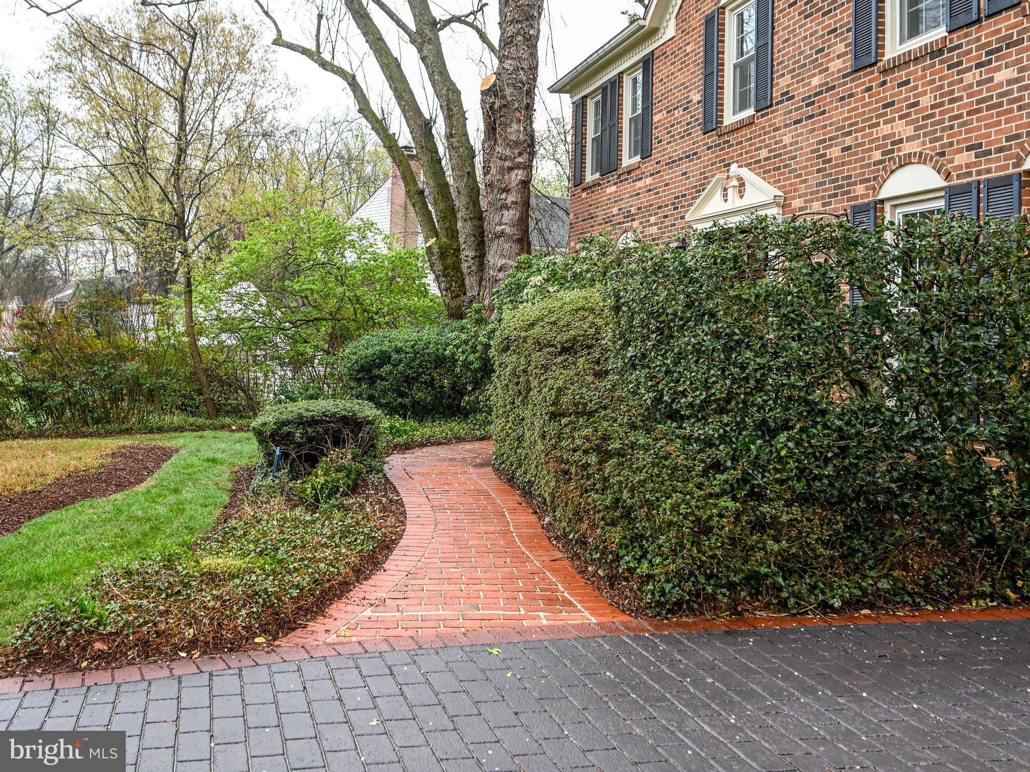 VIENNA OAKS - Residential