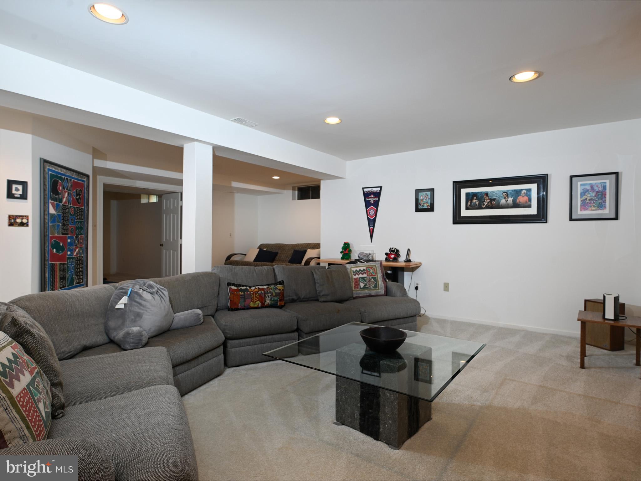 VIENNA OAKS - Residential