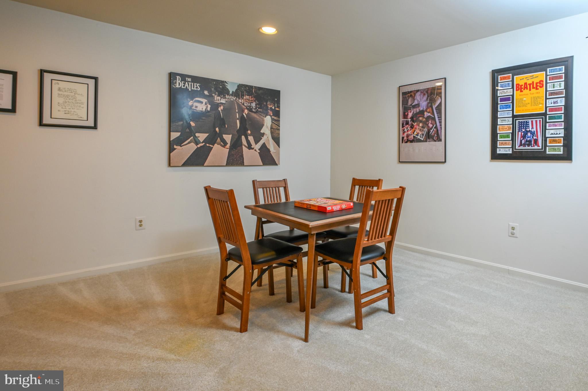 VIENNA OAKS - Residential