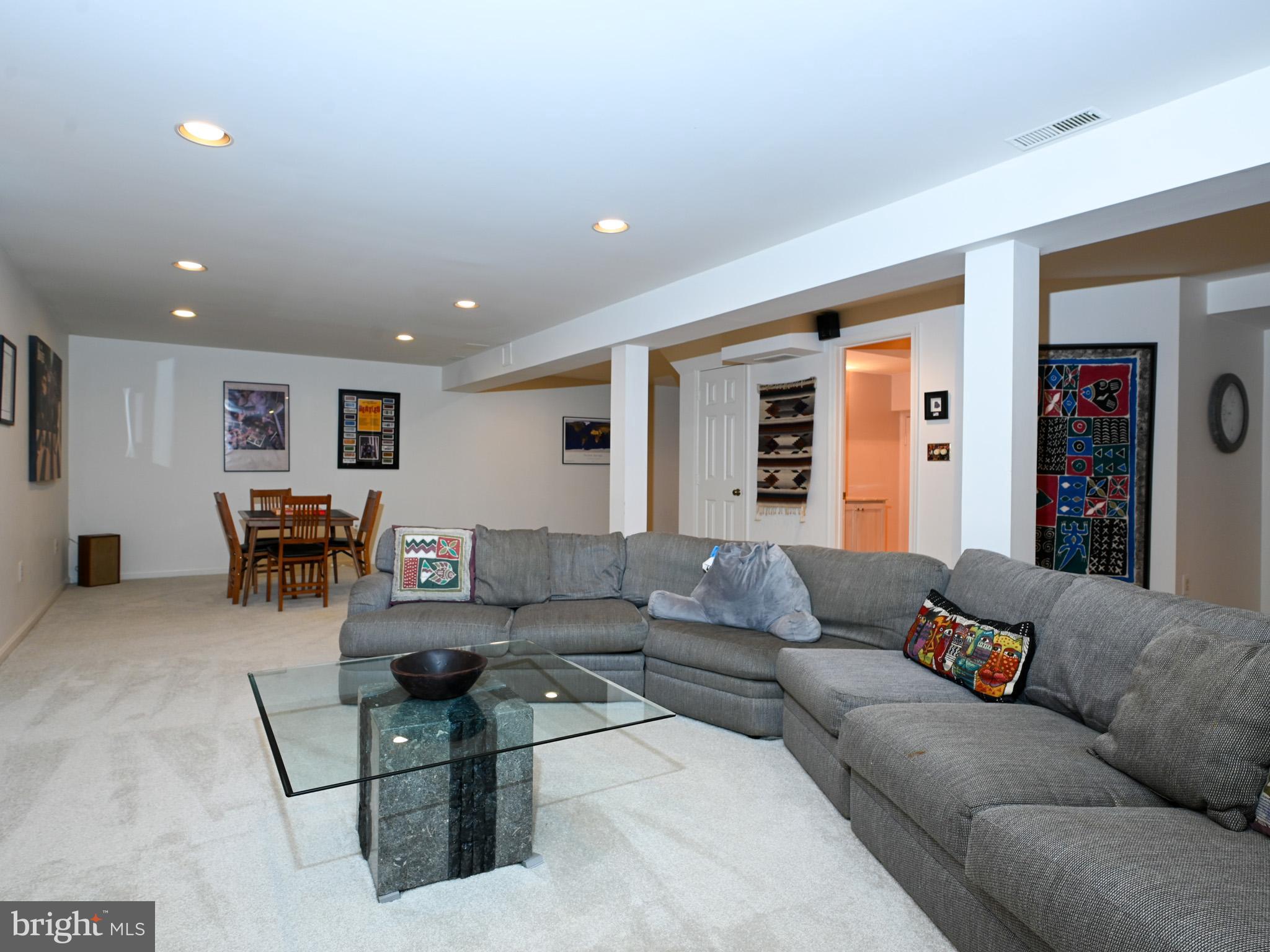 VIENNA OAKS - Residential