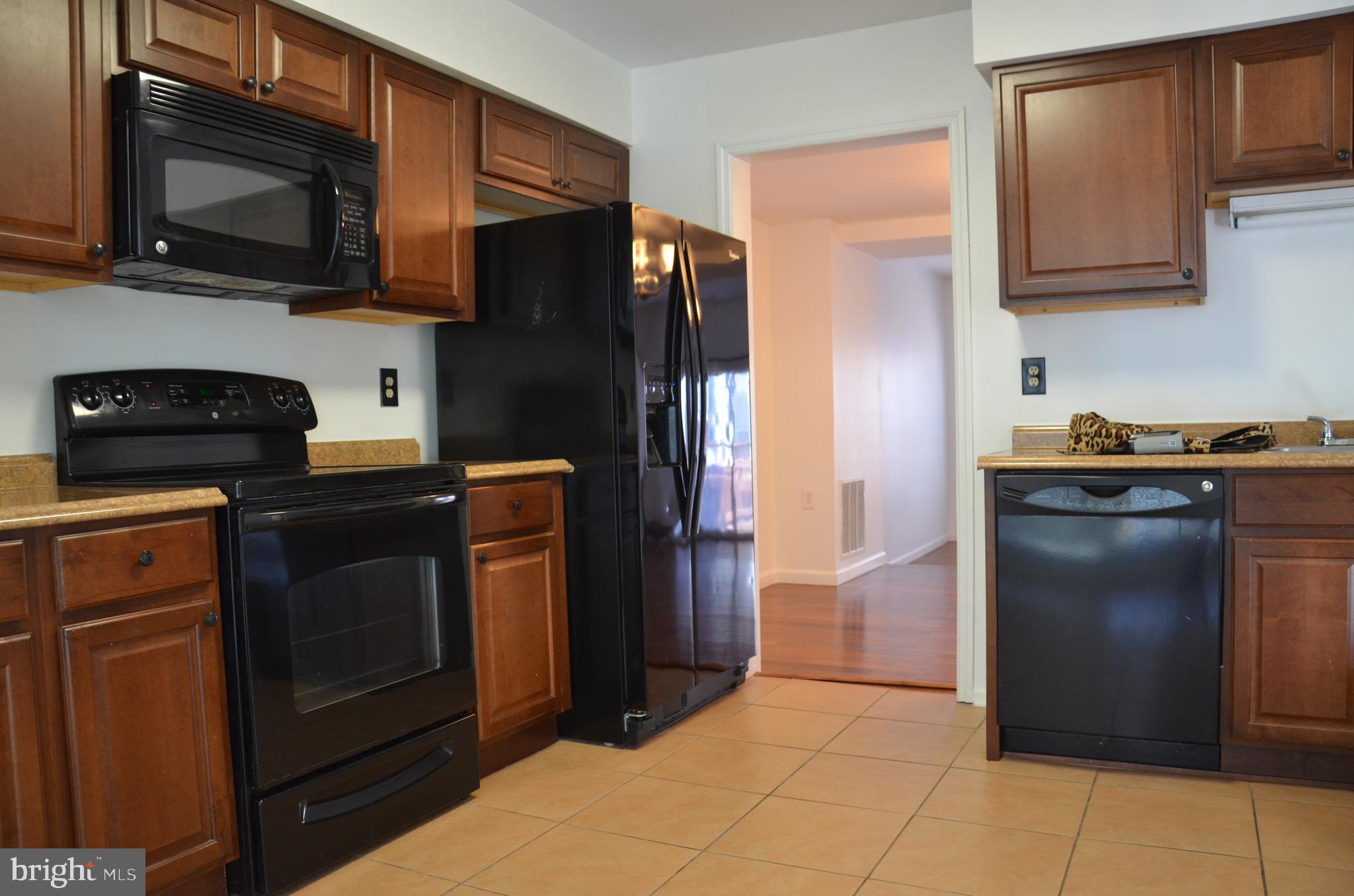 WELLINGTON COMMONS - Residential Lease