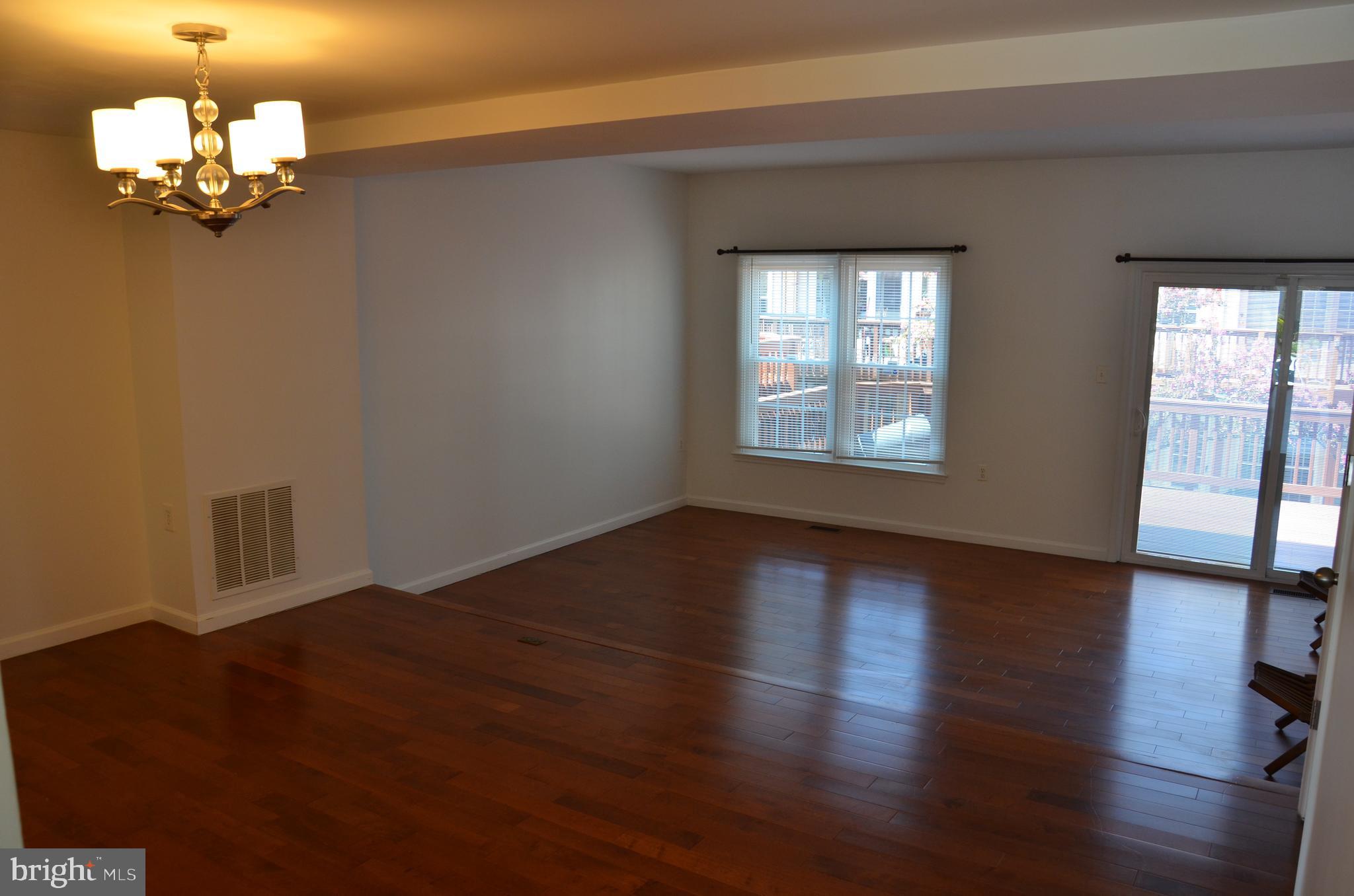 WELLINGTON COMMONS - Residential Lease