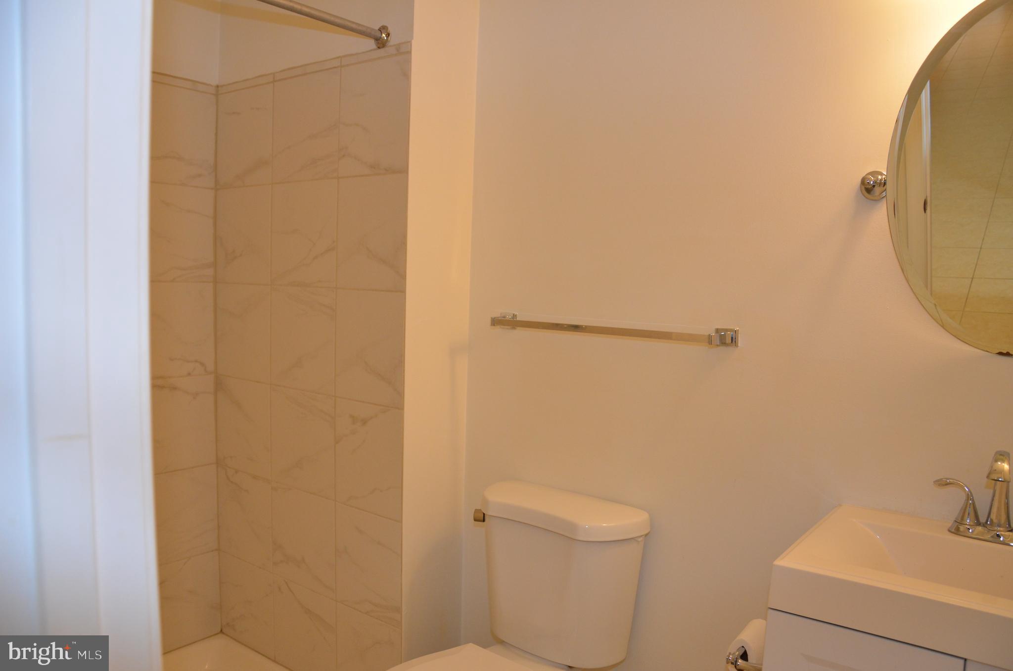 WELLINGTON COMMONS - Residential Lease