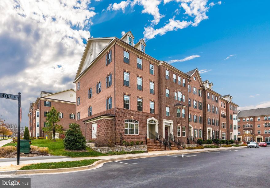 Incredible Ryan Picasso model with all the upgrades.  Extra windows for the end unit!  Huge bedrooms and upstairs laundry.  Every available upgrade and tasteful decor!