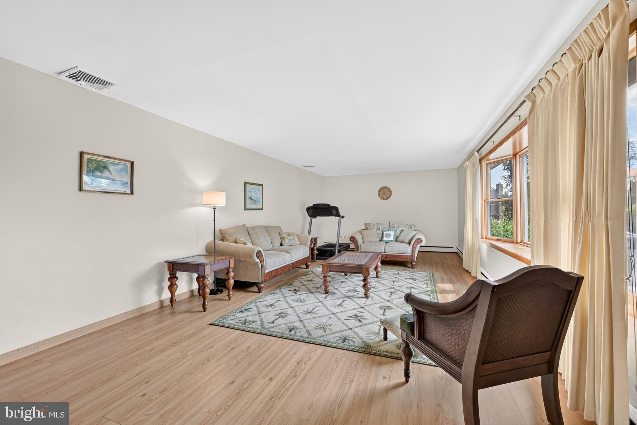 1104 GLORIA LANE