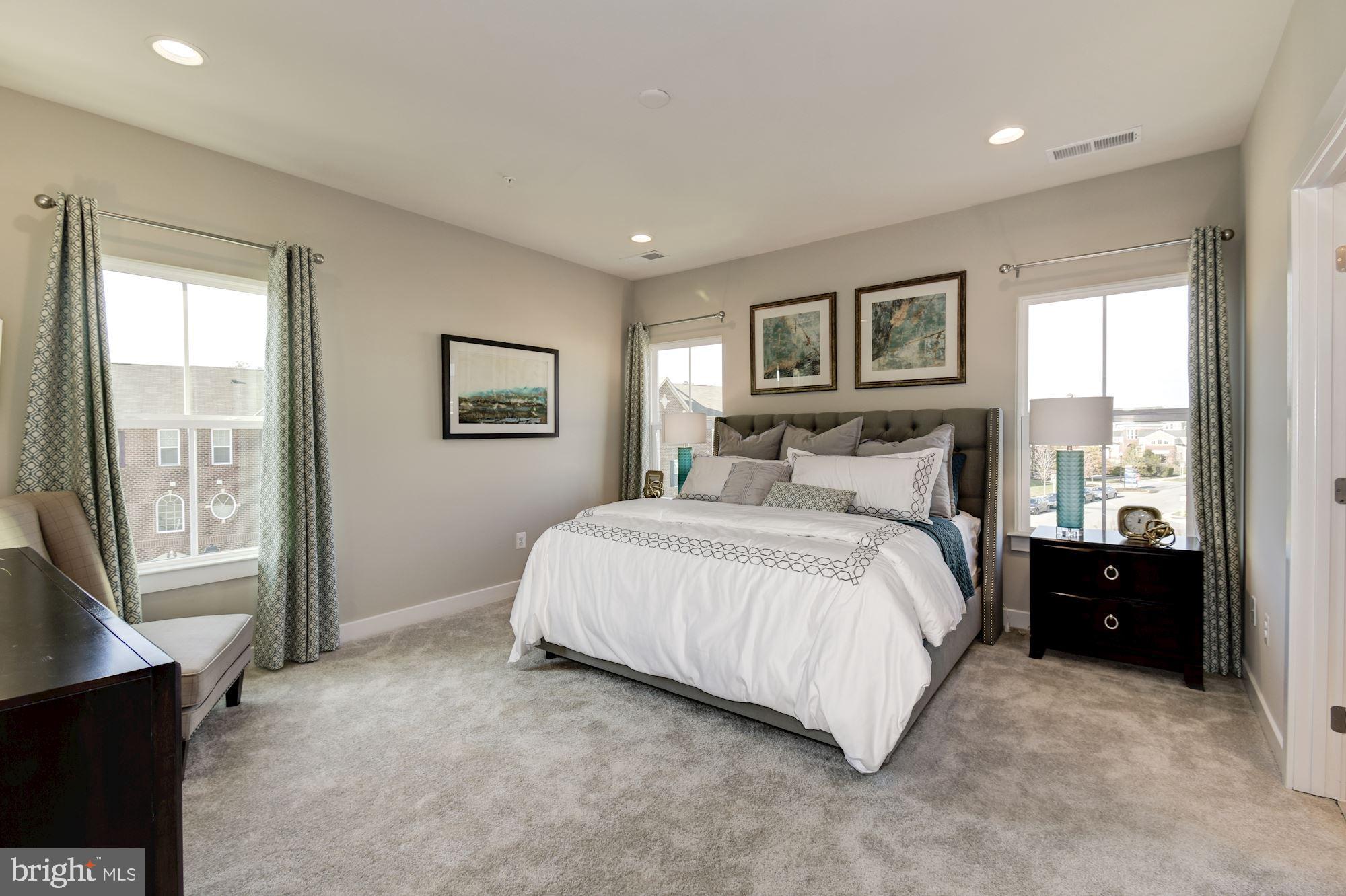 WESTCHESTER SQUARE - Residential