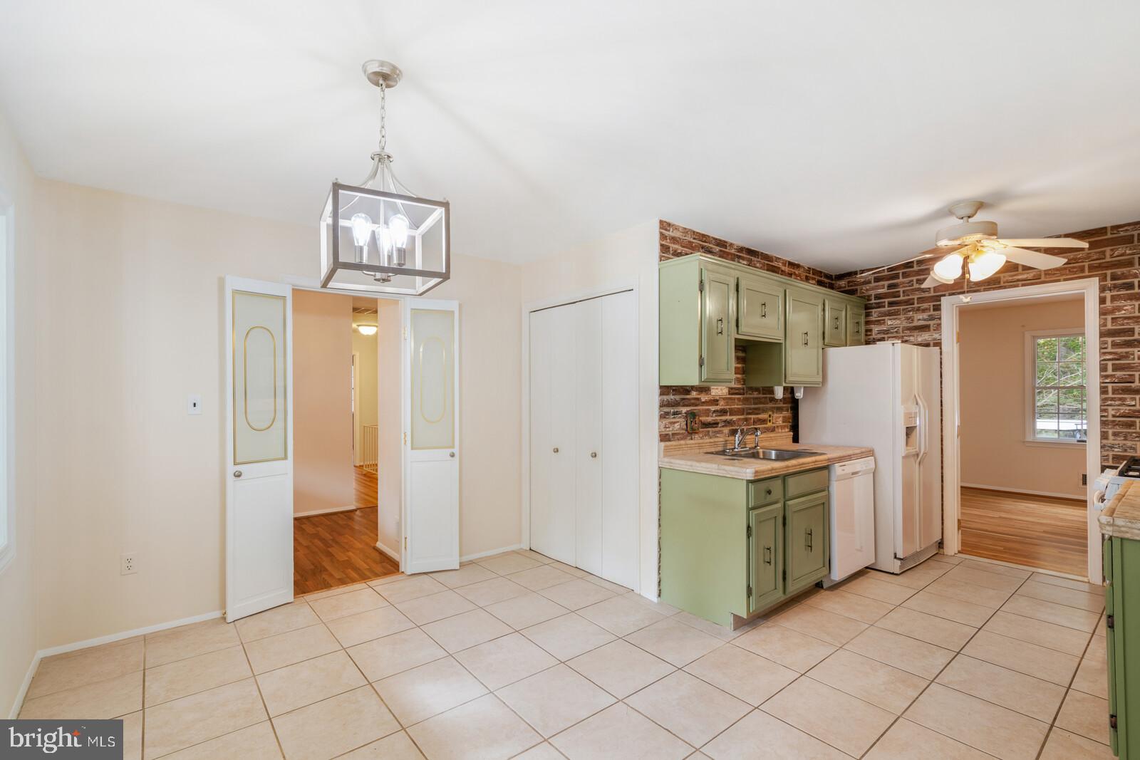 LAKE RIDGE - Residential