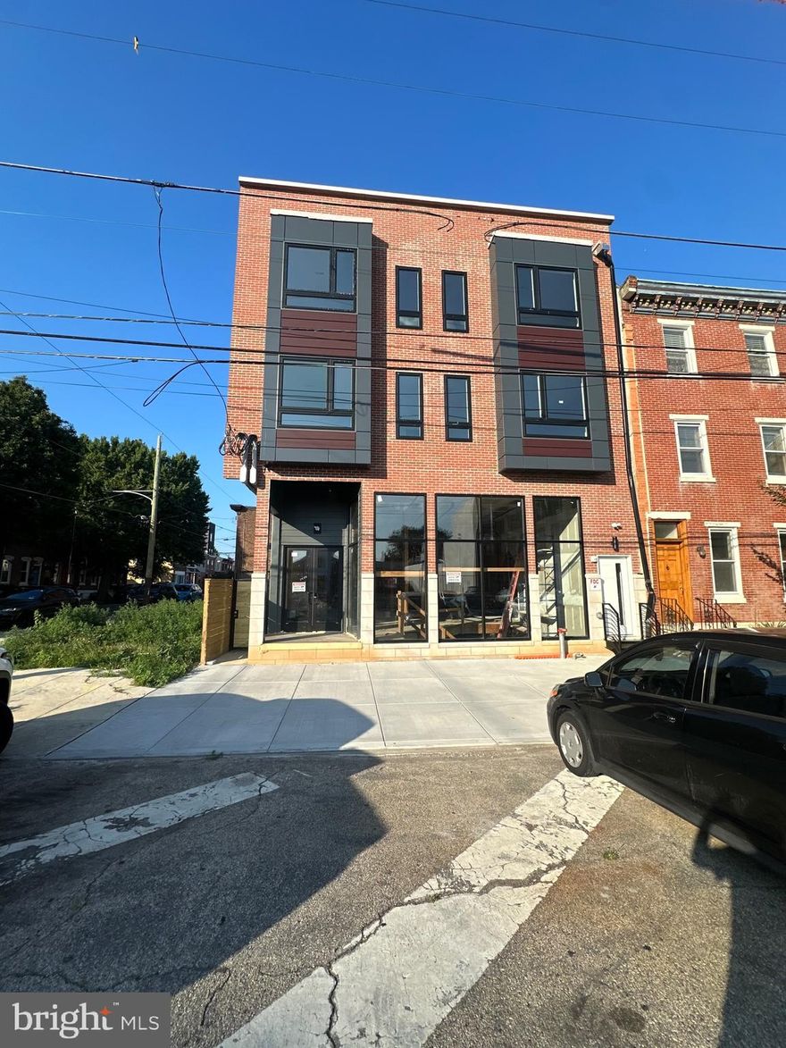 Beautiful new construction building with 4 units of 2 bedroom 2 bathroom, boasting approximately 1,000 sq ft of modern luxury finishes. Stylish tile work , brand new stainless steel appliances.