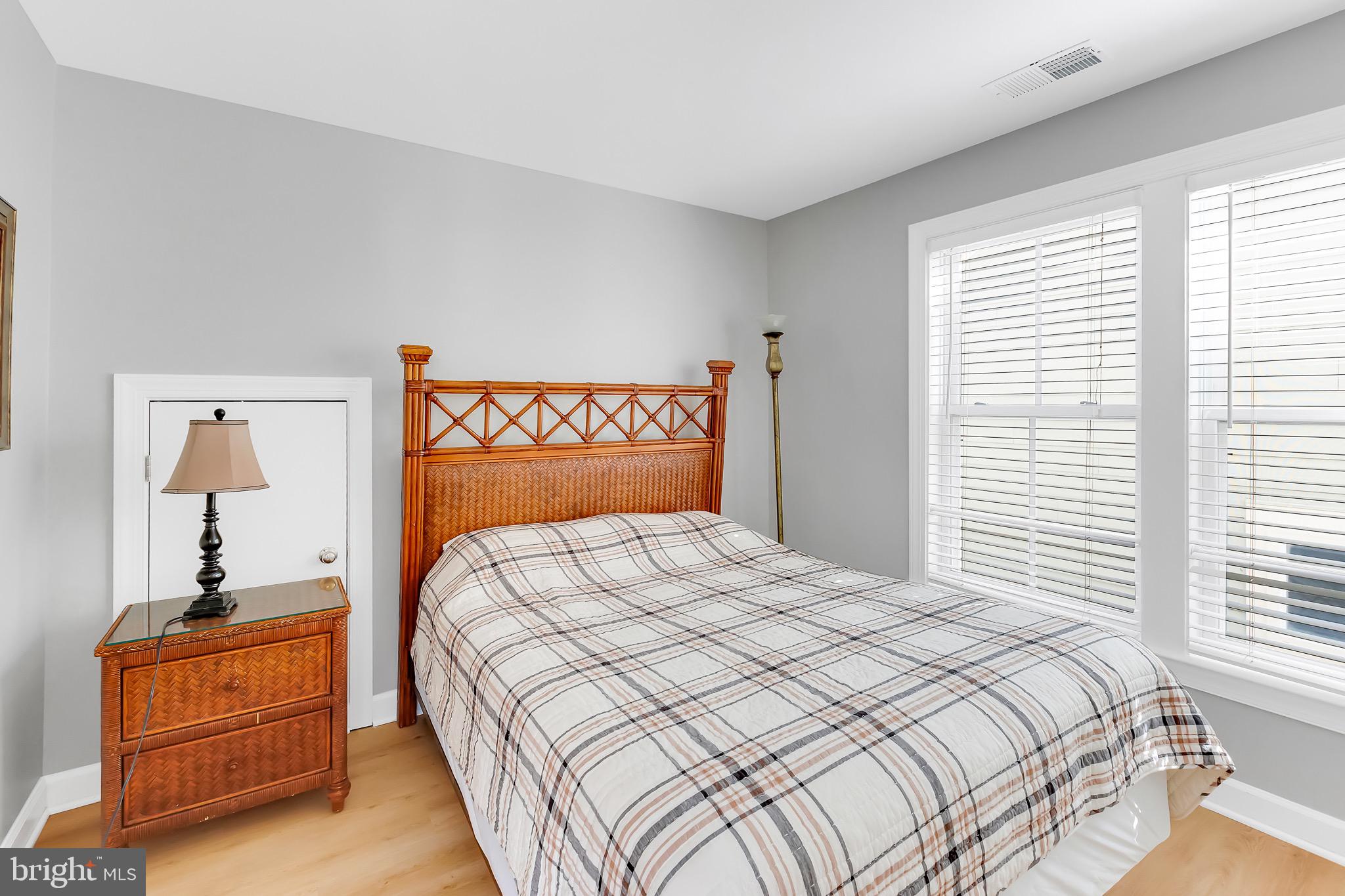 SUNSET ISLAND - Residential